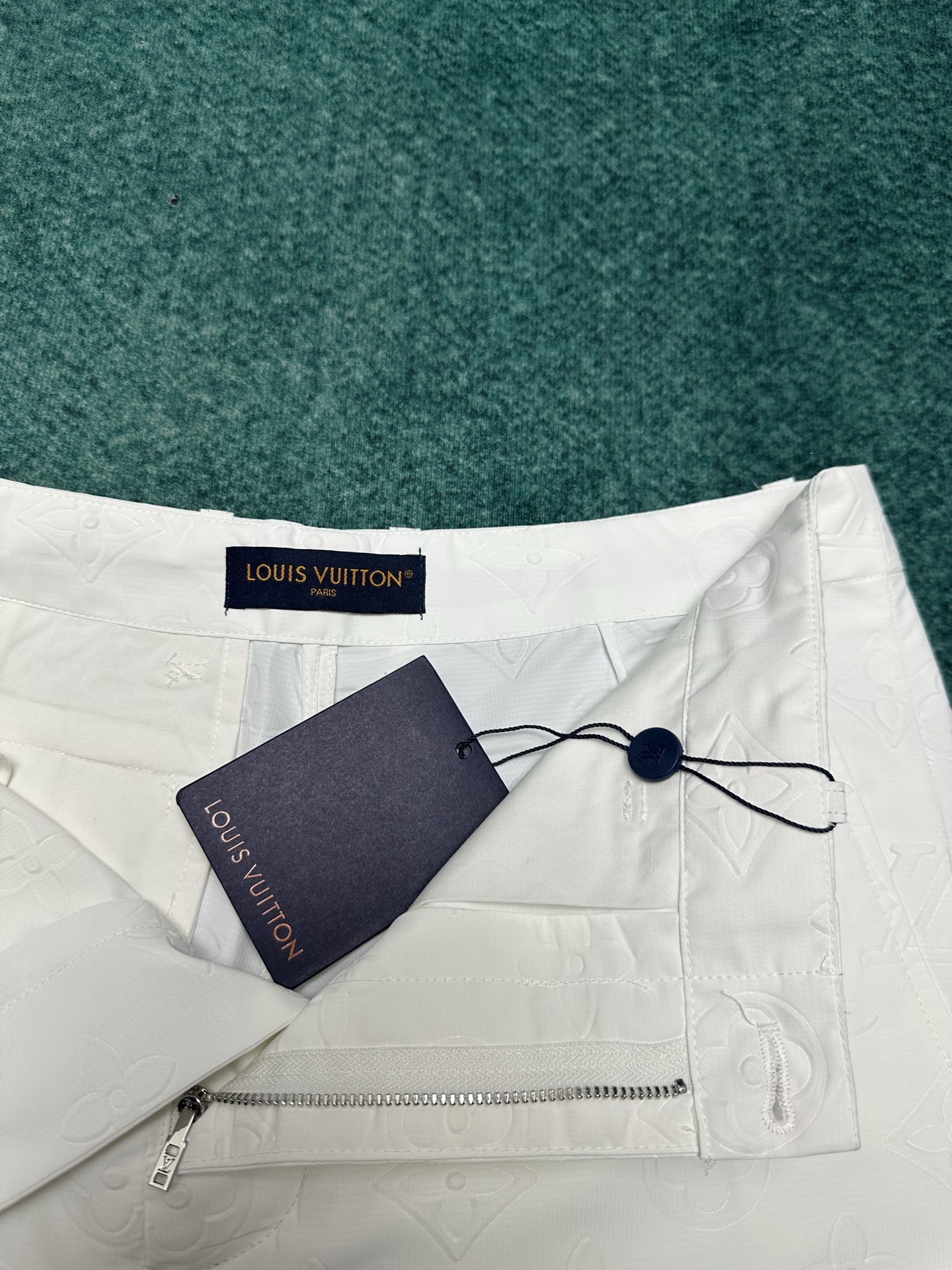 驴家 25ss新款棉质休闲裤铺陈全幅 Macro Monogram 压纹提花，映现别致浮雕效果。可搭配衬