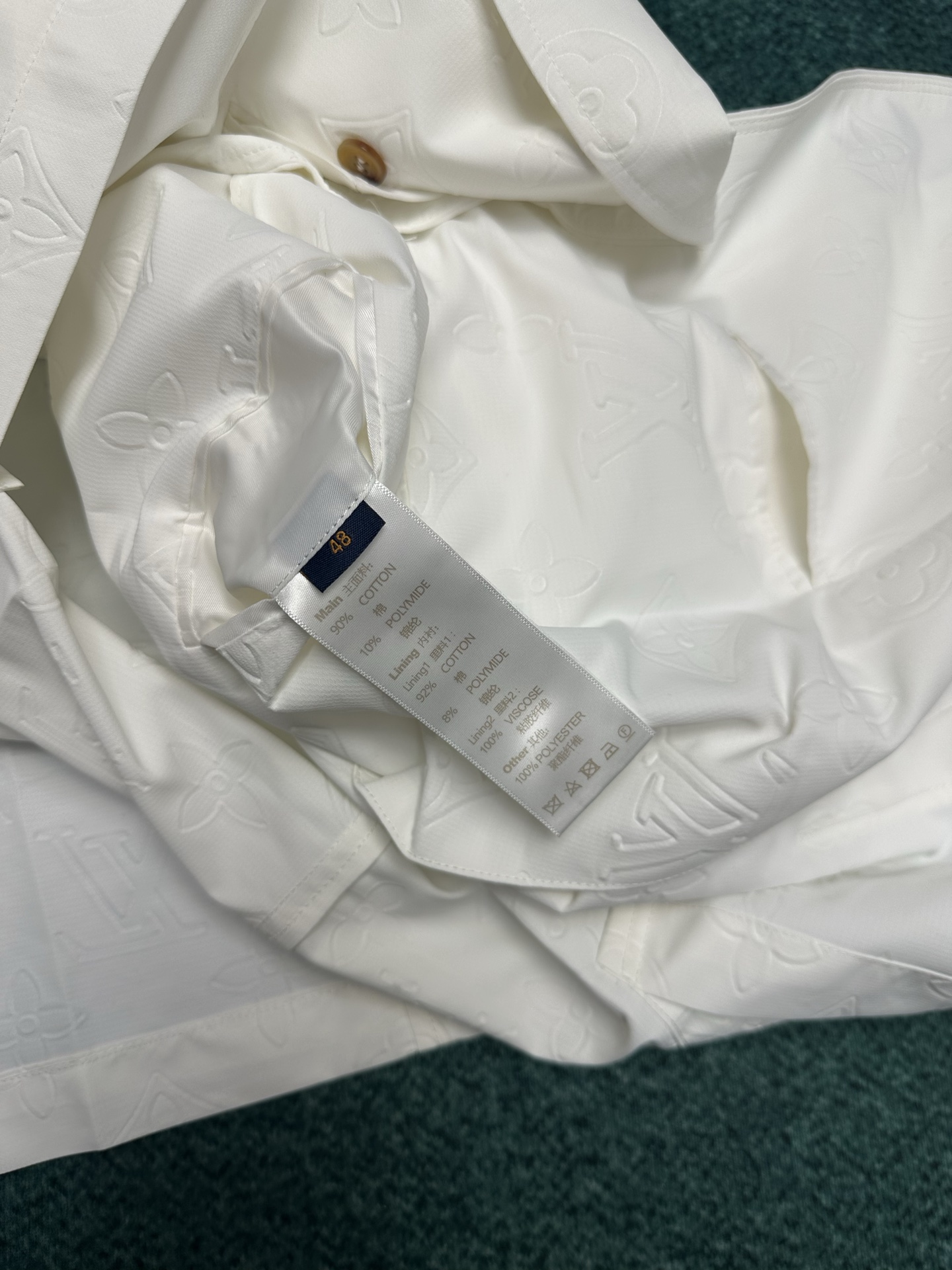 驴家 25ss新款那不勒斯式夹克以 Macro Monogram 压纹搭建浮雕观感。棉质混纺裁出柔和轮廓