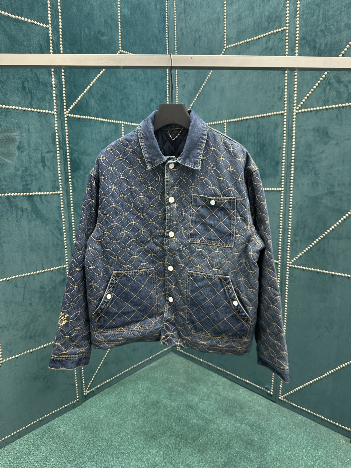 驴家 25ss新款牛仔工装束腰夹克出自 2025 秋冬秀场 Pharrell Williams 与 Ni