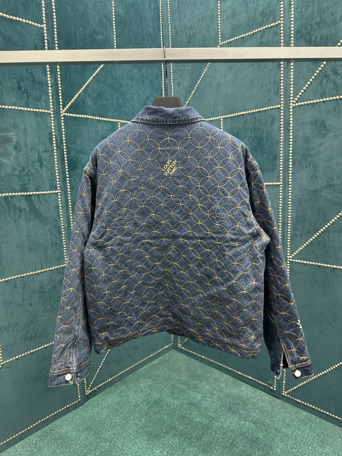 驴家 25ss新款牛仔工装束腰夹克出自 2025 秋冬秀场 Pharrell Williams 与 Ni