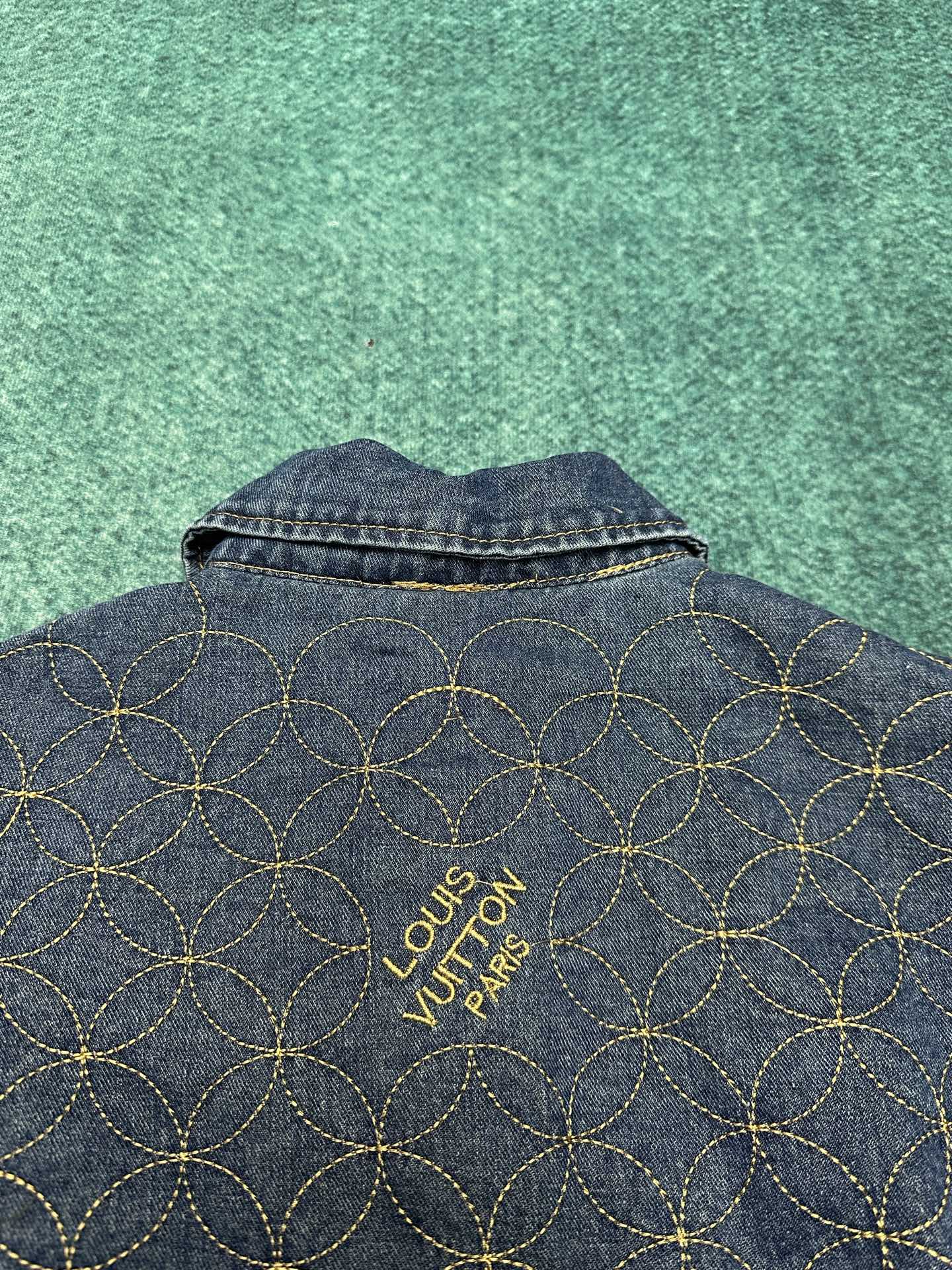 驴家 25ss新款牛仔工装束腰夹克出自 2025 秋冬秀场 Pharrell Williams 与 Ni