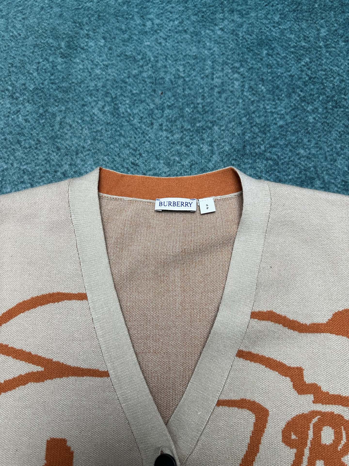 巴宝莉 25ss新款马术骑士徽标单排扣V领休闲长袖针织衫 男女同款 高版本码数：S.M.L.XL.