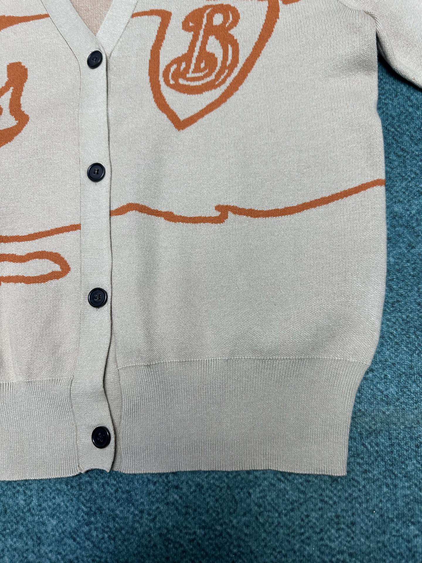 巴宝莉 25ss新款马术骑士徽标单排扣V领休闲长袖针织衫 男女同款 高版本码数：S.M.L.XL.