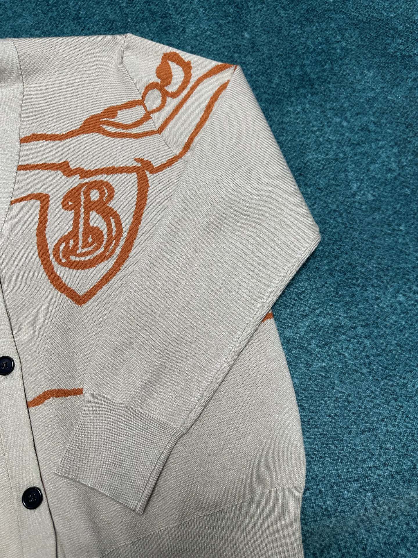 巴宝莉 25ss新款马术骑士徽标单排扣V领休闲长袖针织衫 男女同款 高版本码数：S.M.L.XL.