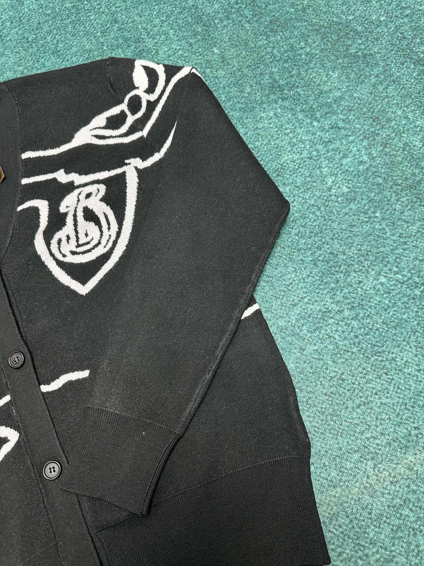 巴宝莉 25ss新款马术骑士徽标单排扣V领休闲长袖针织衫 男女同款 高版本码数：S.M.L.XL.