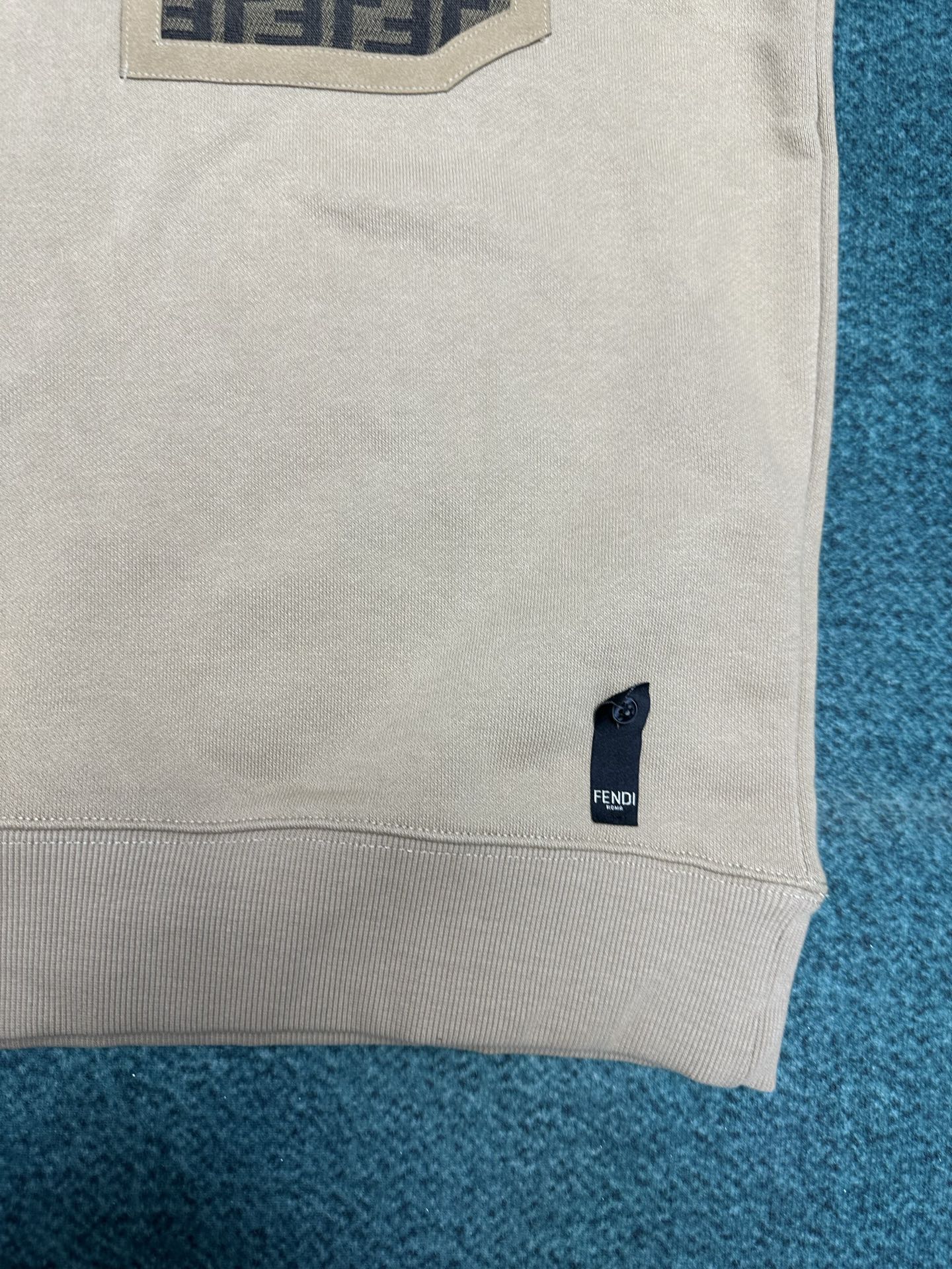 芬迪 25ss新款字母印花圆领宽松长袖卫衣 男款 米色码数：XS.S.M.L.