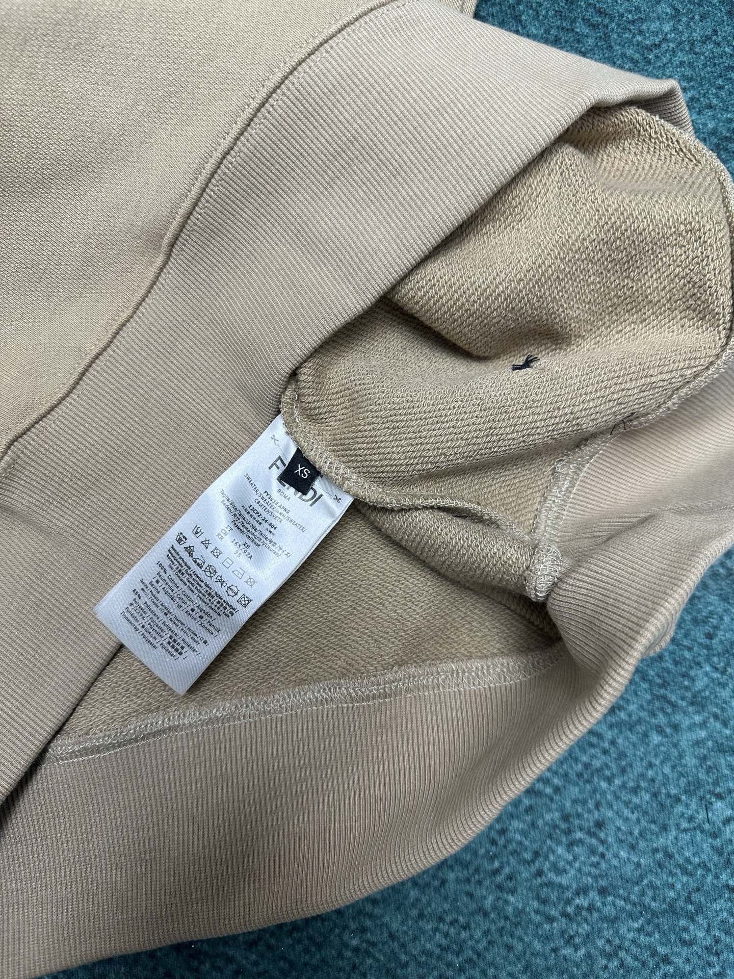 芬迪 25ss新款字母印花圆领宽松长袖卫衣 男款 米色码数：XS.S.M.L.