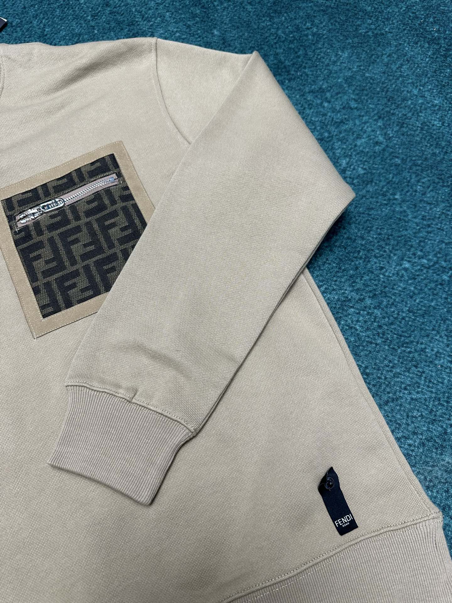 芬迪 25ss新款字母印花圆领宽松长袖卫衣 男款 米色码数：XS.S.M.L.