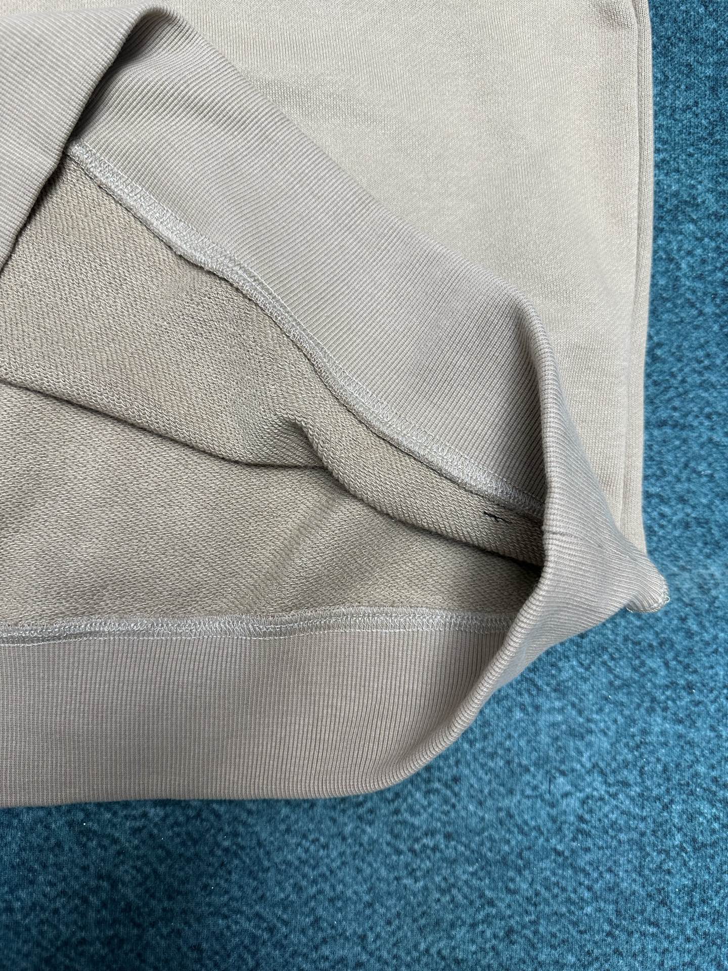 芬迪 25ss新款字母印花圆领宽松长袖卫衣 男款 米色码数：XS.S.M.L.