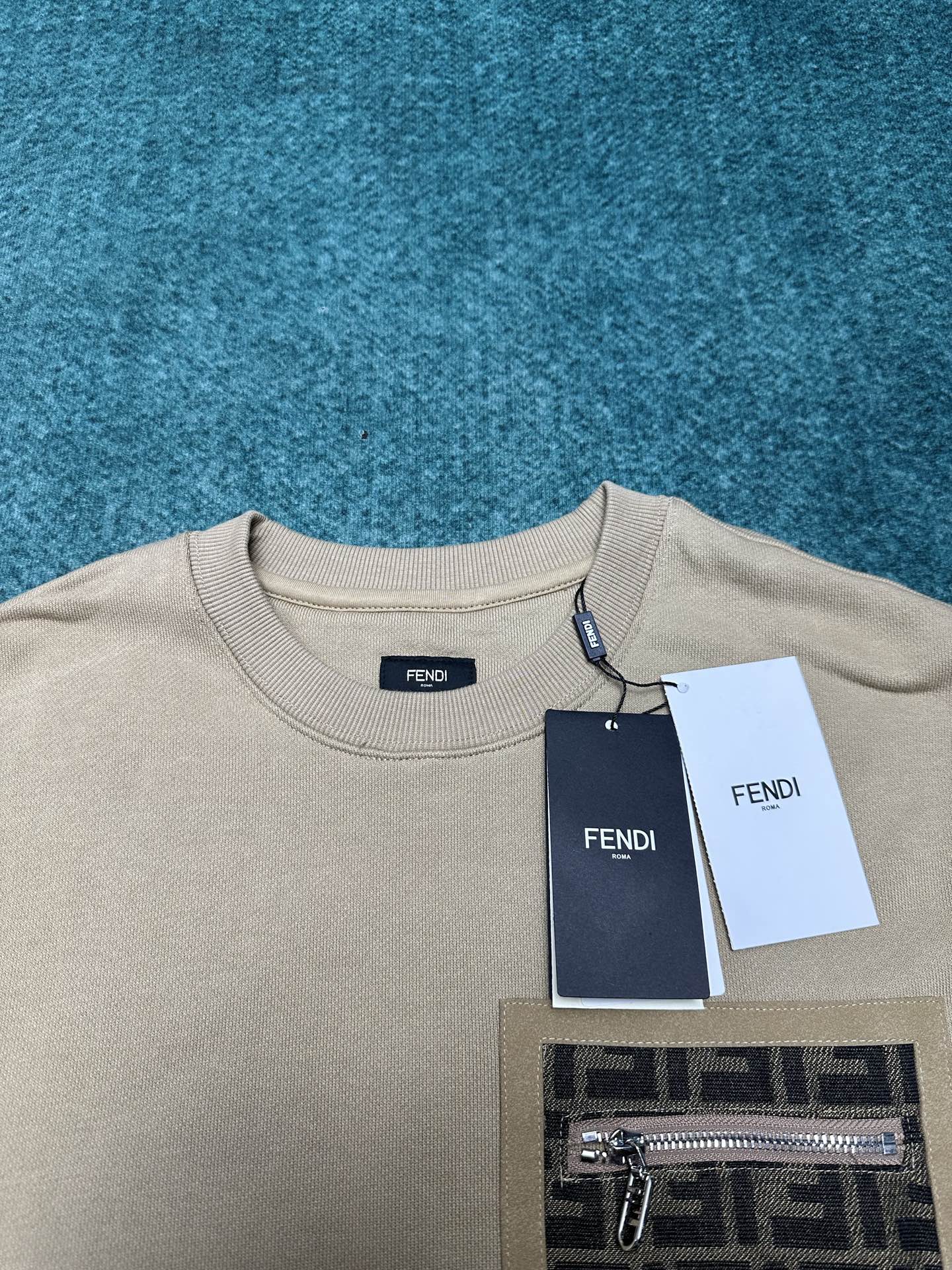 芬迪 25ss新款字母印花圆领宽松长袖卫衣 男款 米色码数：XS.S.M.L.