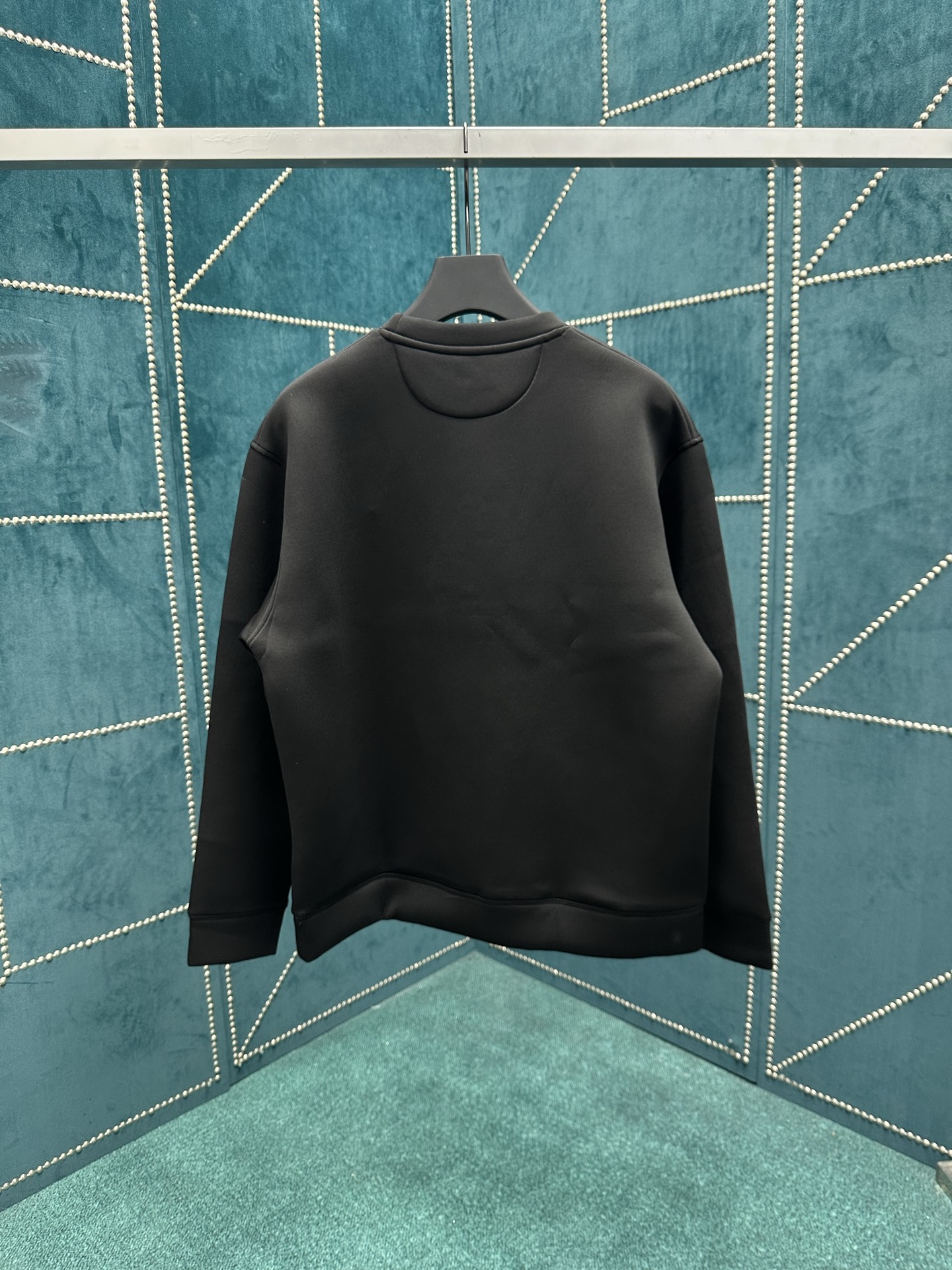 芬迪 25ss新款字母压花纯色圆领长袖卫衣 男款 黑色码数：S.M.L.XL.