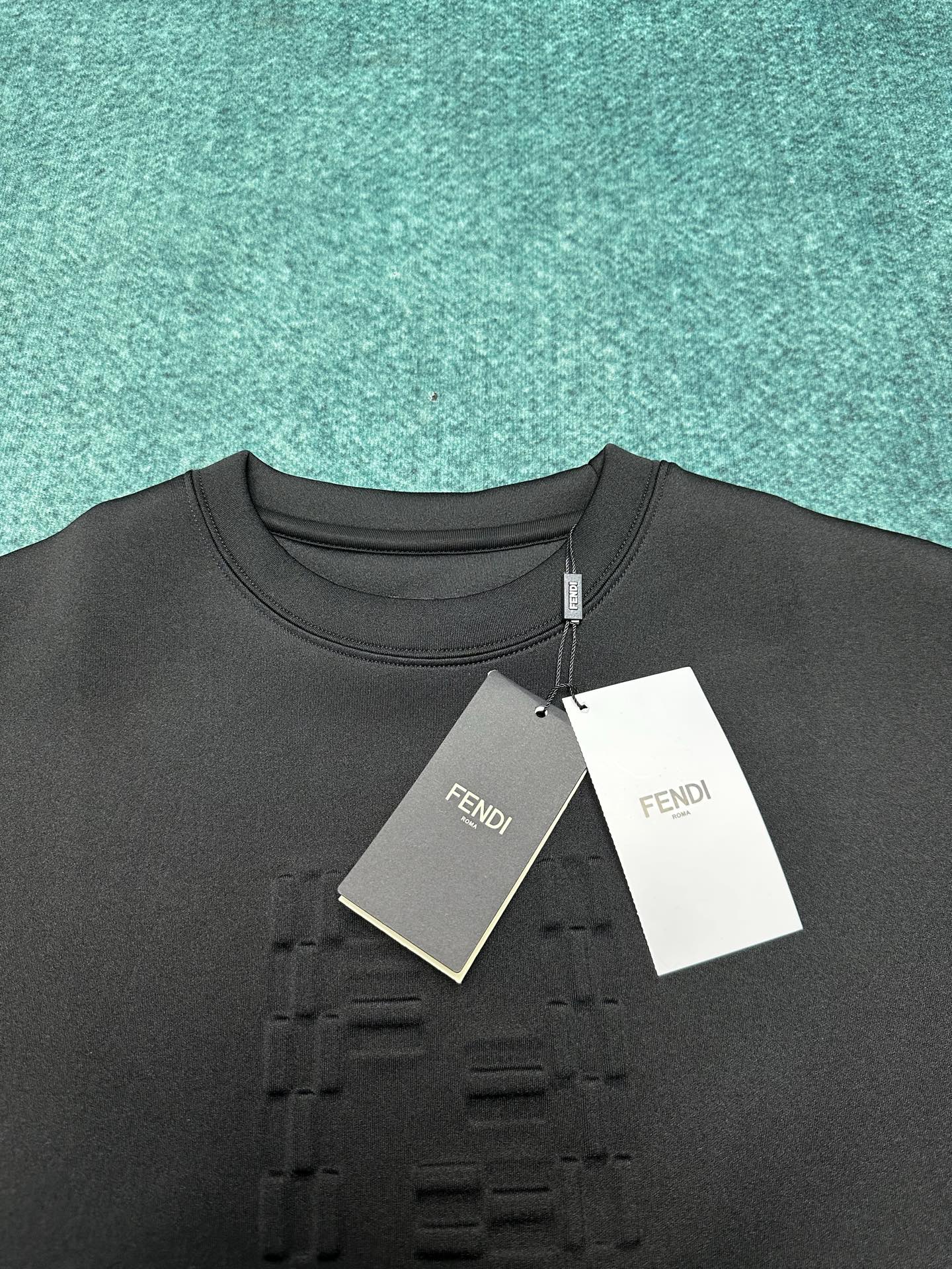 芬迪 25ss新款字母压花纯色圆领长袖卫衣 男款 黑色码数：S.M.L.XL.