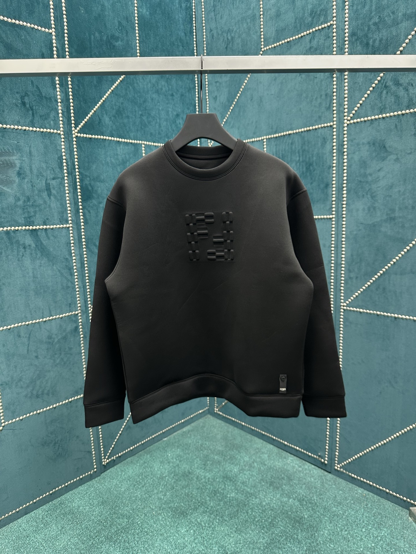 芬迪 25ss新款字母压花纯色圆领长袖卫衣 男款 黑色码数：S.M.L.XL.