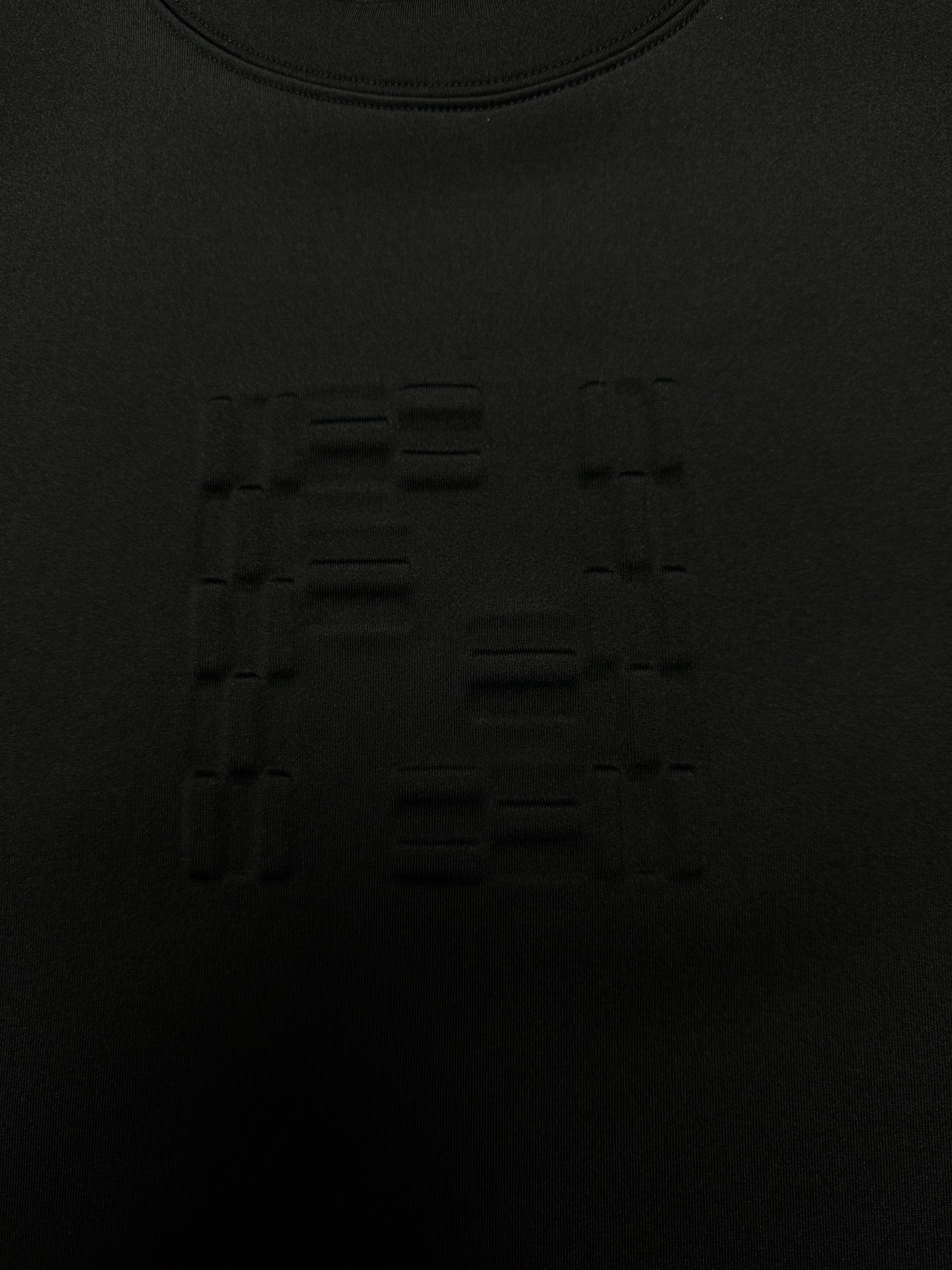 芬迪 25ss新款字母压花纯色圆领长袖卫衣 男款 黑色码数：S.M.L.XL.