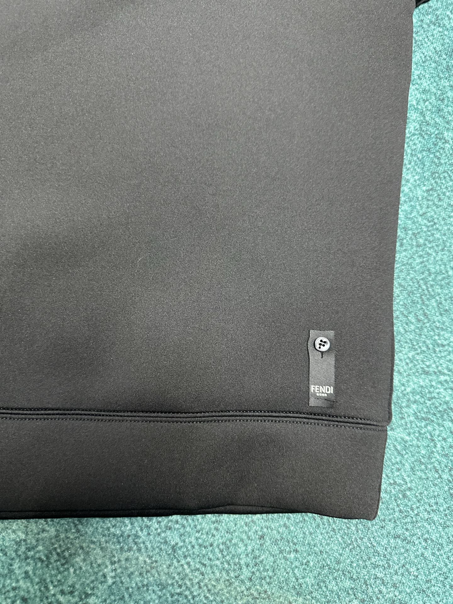 芬迪 25ss新款字母压花纯色圆领长袖卫衣 男款 黑色码数：S.M.L.XL.