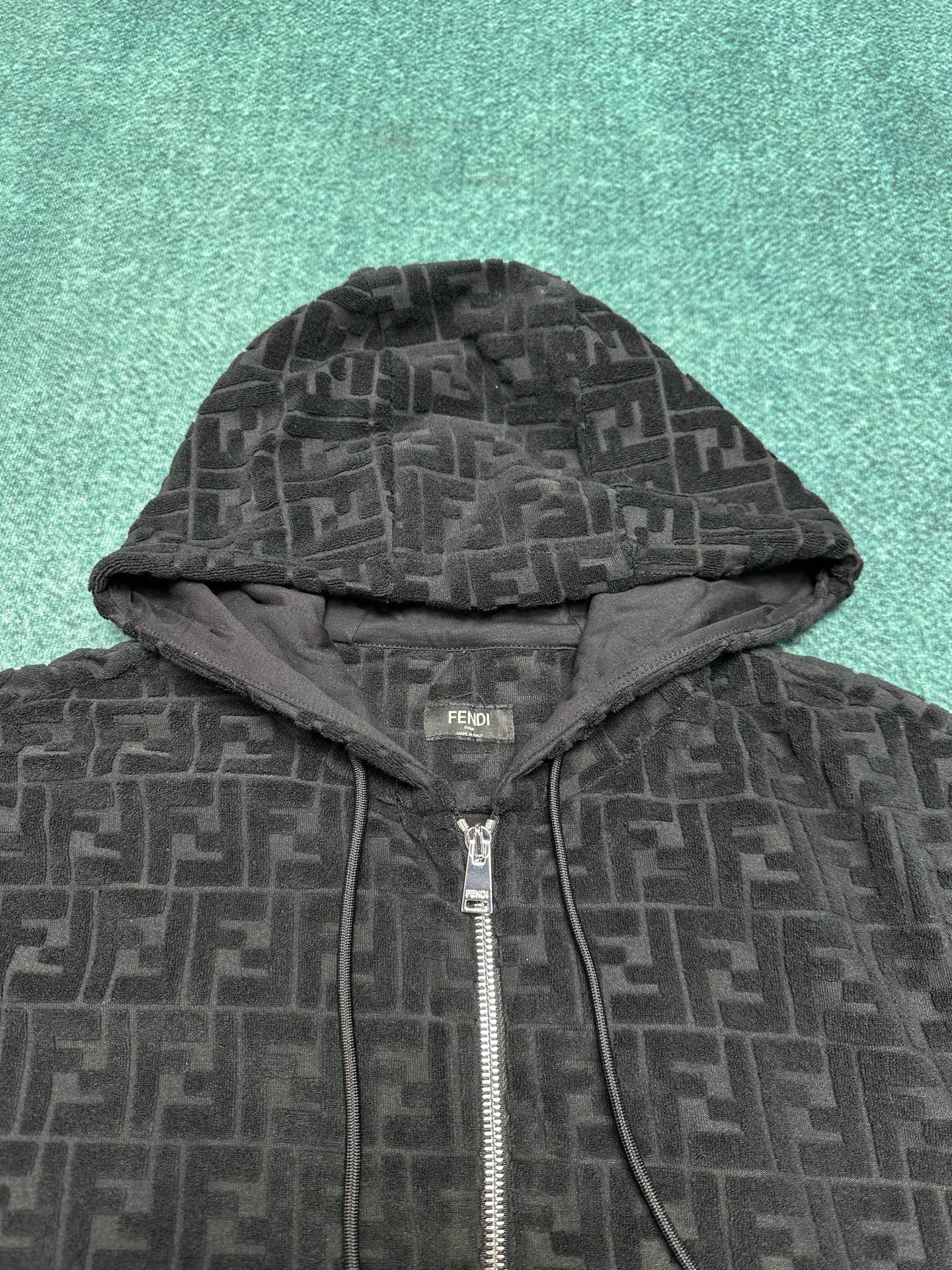 芬迪 25ss新款纯色凸纹压花连帽拉链运动长袖卫衣 男款 黑色码数：S.M.L.XL.