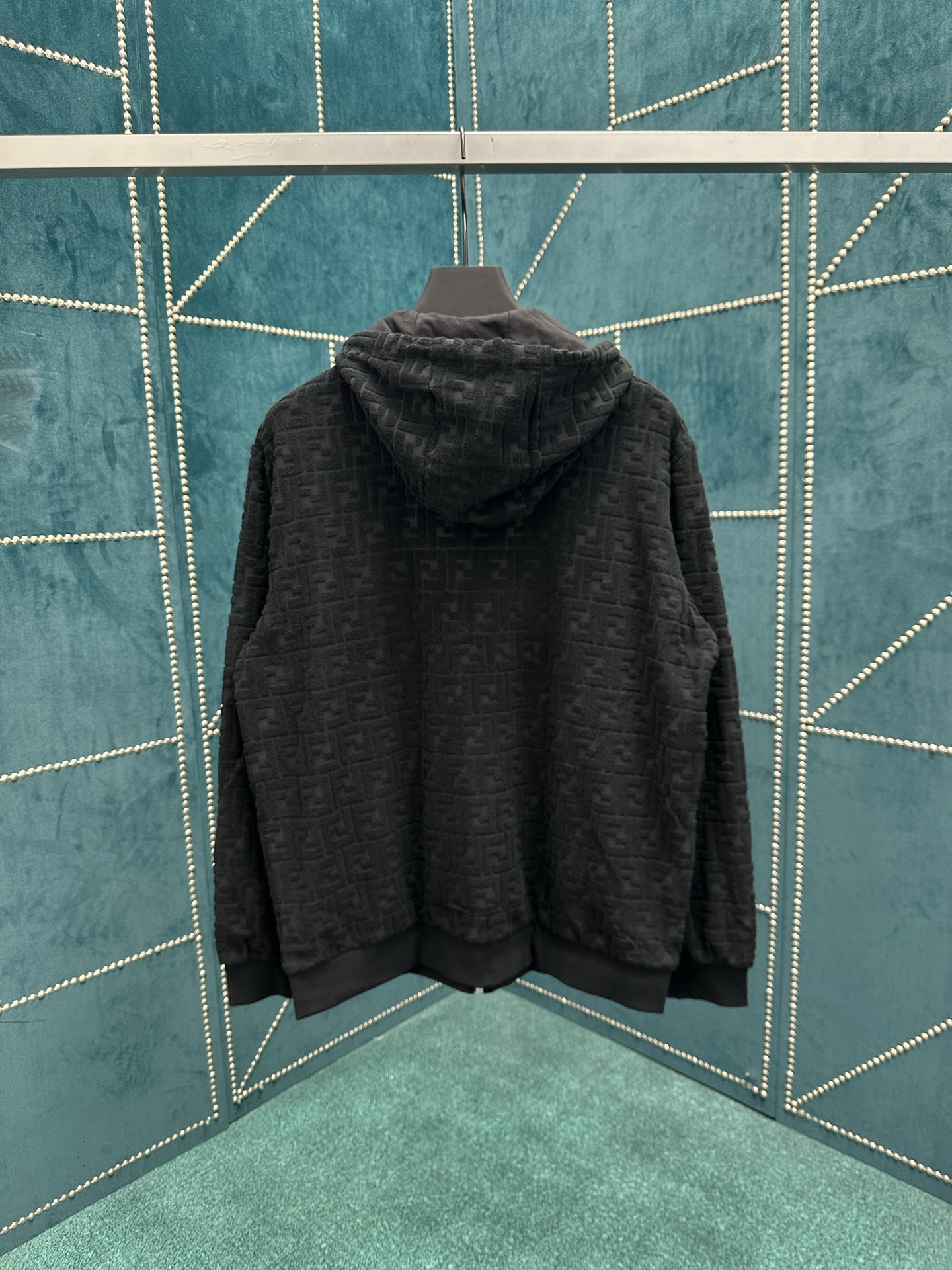 芬迪 25ss新款纯色凸纹压花连帽拉链运动长袖卫衣 男款 黑色码数：S.M.L.XL.