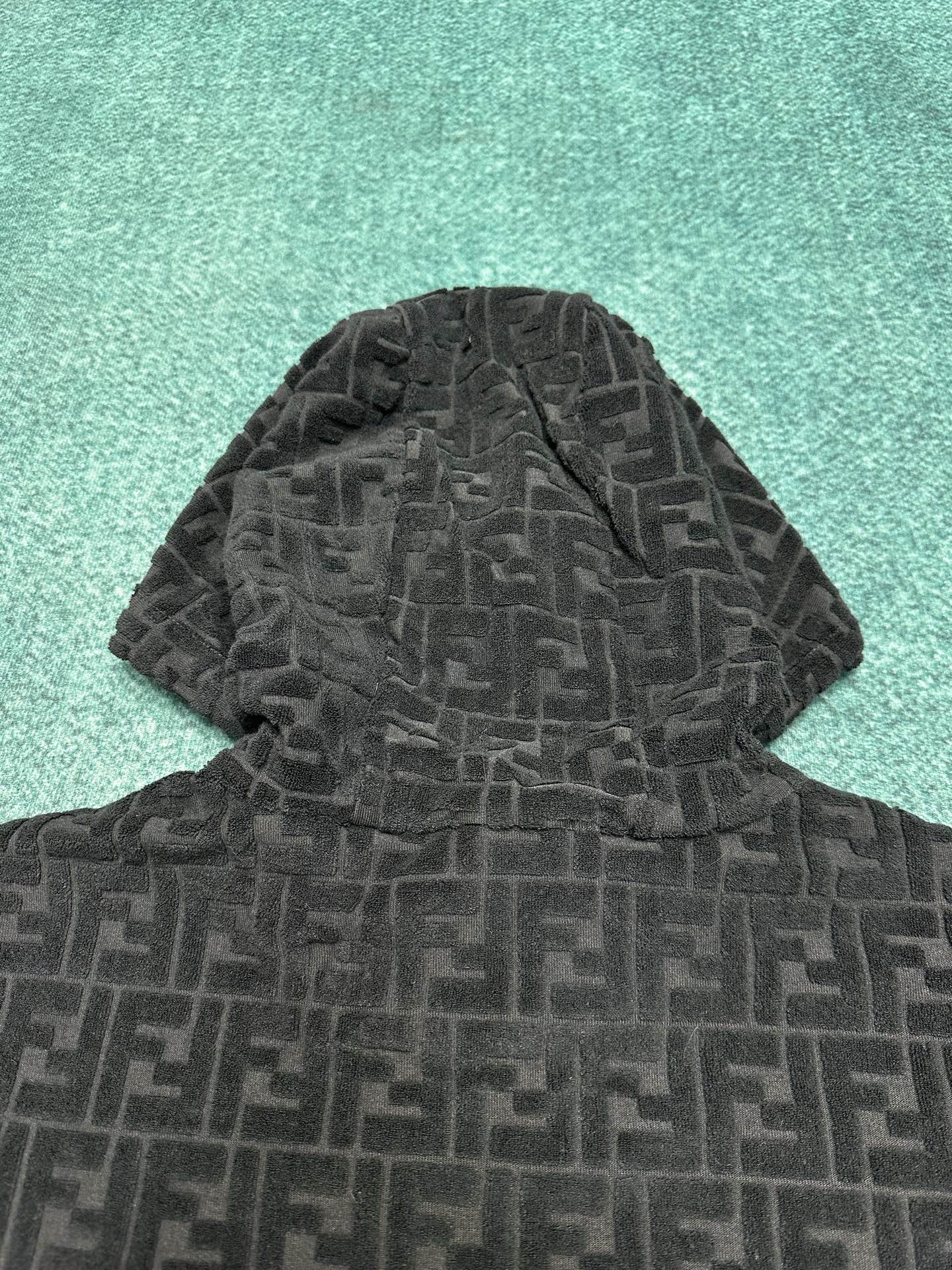 芬迪 25ss新款纯色凸纹压花连帽拉链运动长袖卫衣 男款 黑色码数：S.M.L.XL.