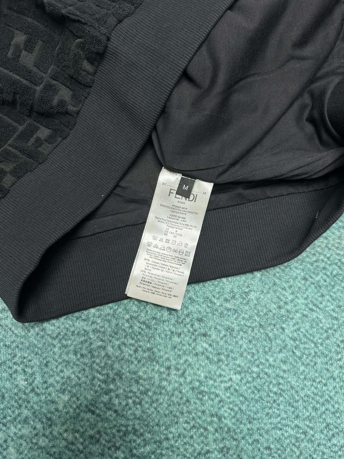 芬迪 25ss新款纯色凸纹压花连帽拉链运动长袖卫衣 男款 黑色码数：S.M.L.XL.