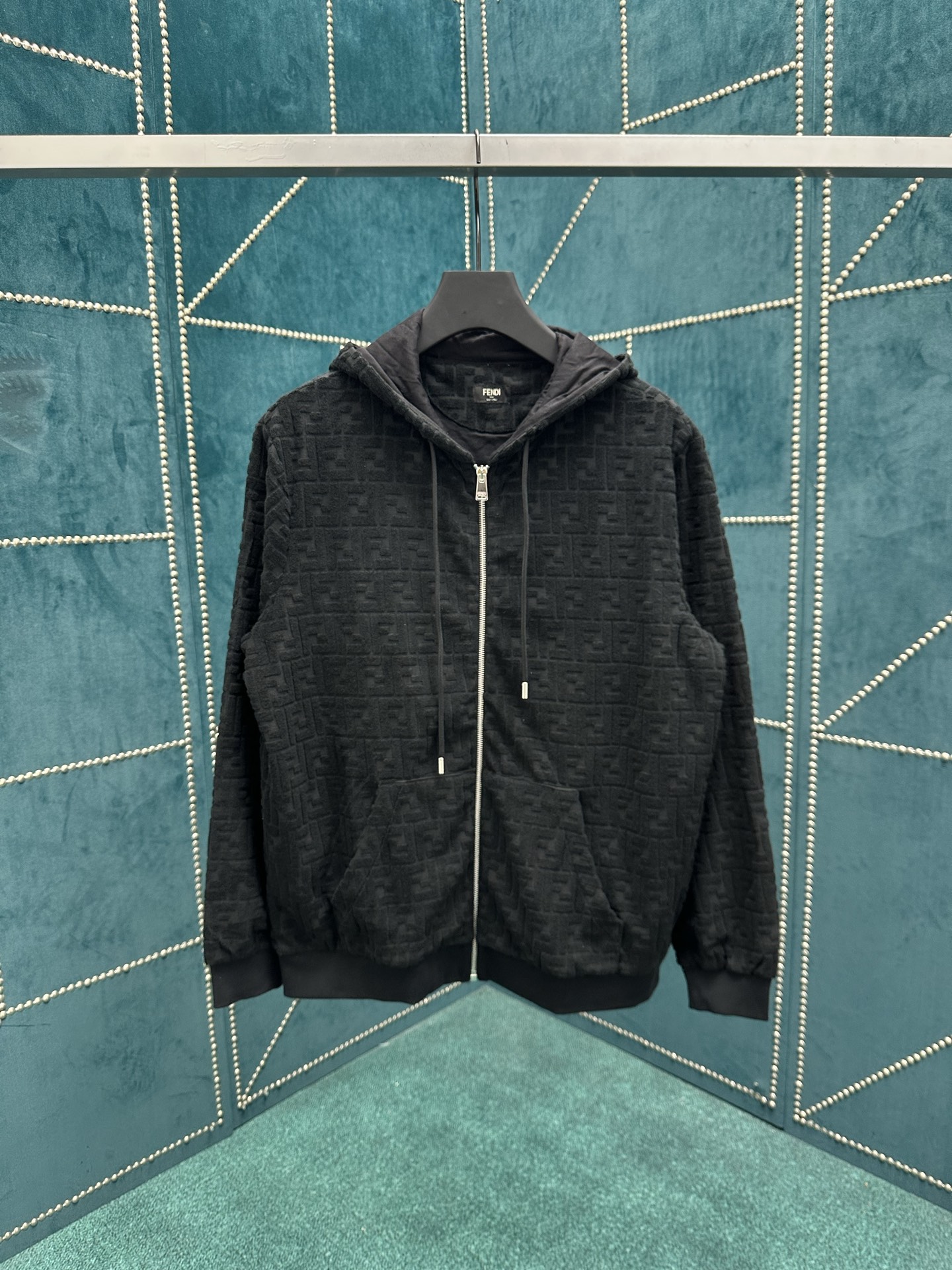 芬迪 25ss新款纯色凸纹压花连帽拉链运动长袖卫衣 男款 黑色码数：S.M.L.XL.