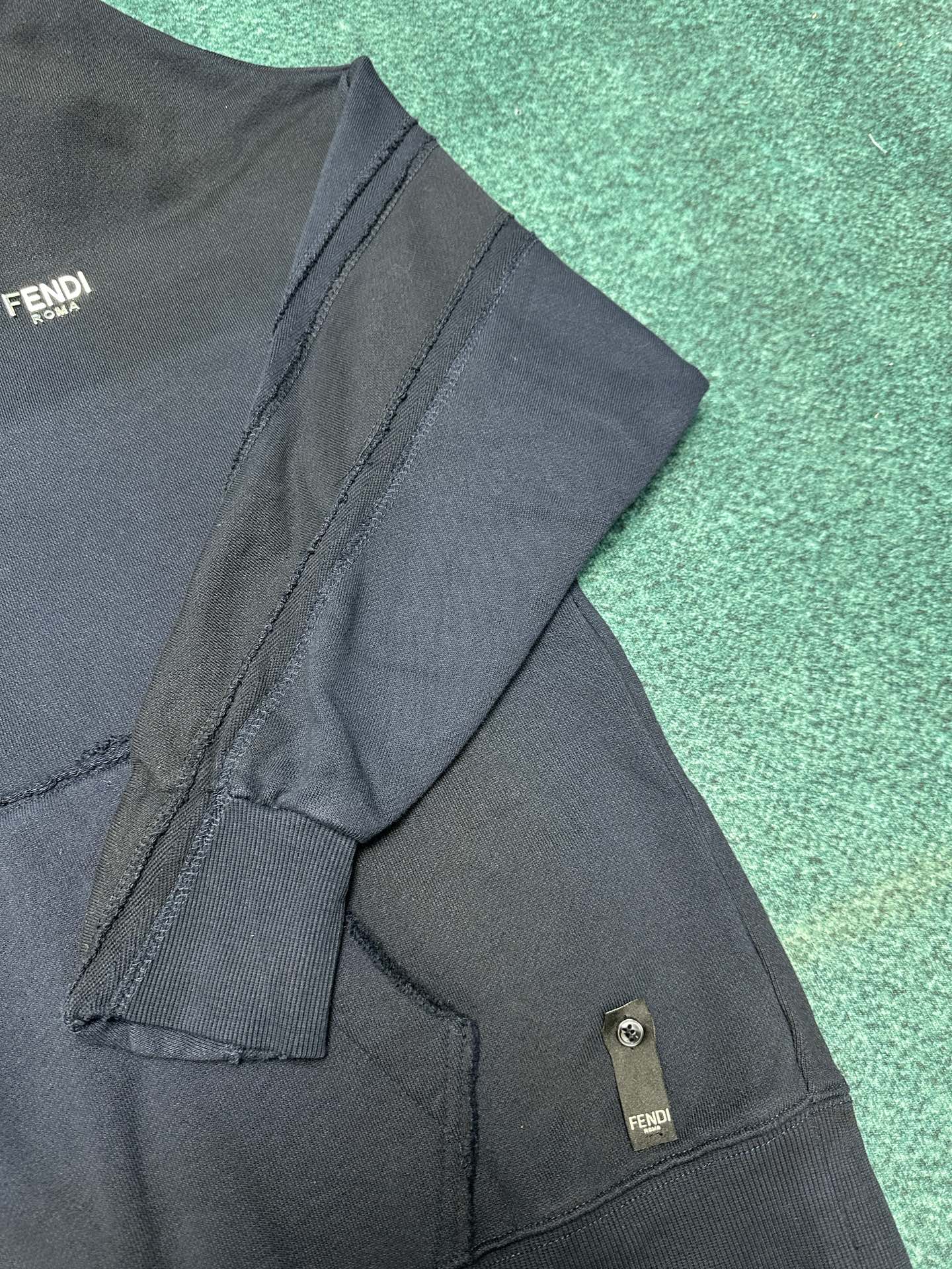 芬迪 25ss新款水洗渐变效果字母Logo徽标长袖卫衣 男款 蓝色码数：XXS.XS.S.M.