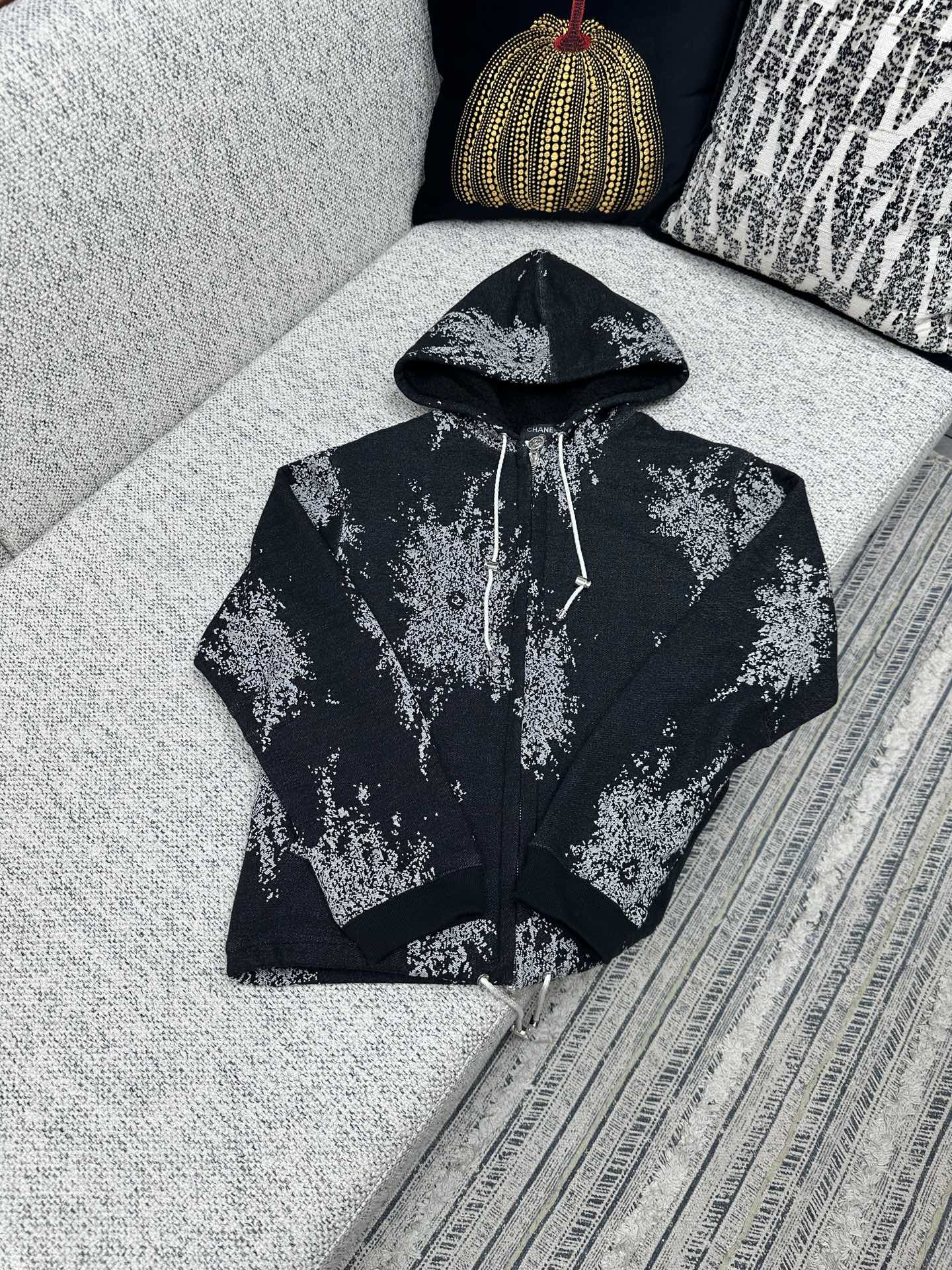 NO:537510,Chanel 25ss new autumn and winter trailer series Hooded printed zipper long-sleeved jacket for women S.M.L., Chanel, jackets & coats, jackets & coats, hats, alexander wang19860909香奈儿 25ss新款秋冬预告系列 连帽印花拉链长袖夹克外套 女款 码数S.M.L.,,chanel,jackets & coats,jackets & coats,hats,alexander wang,Men's clothing