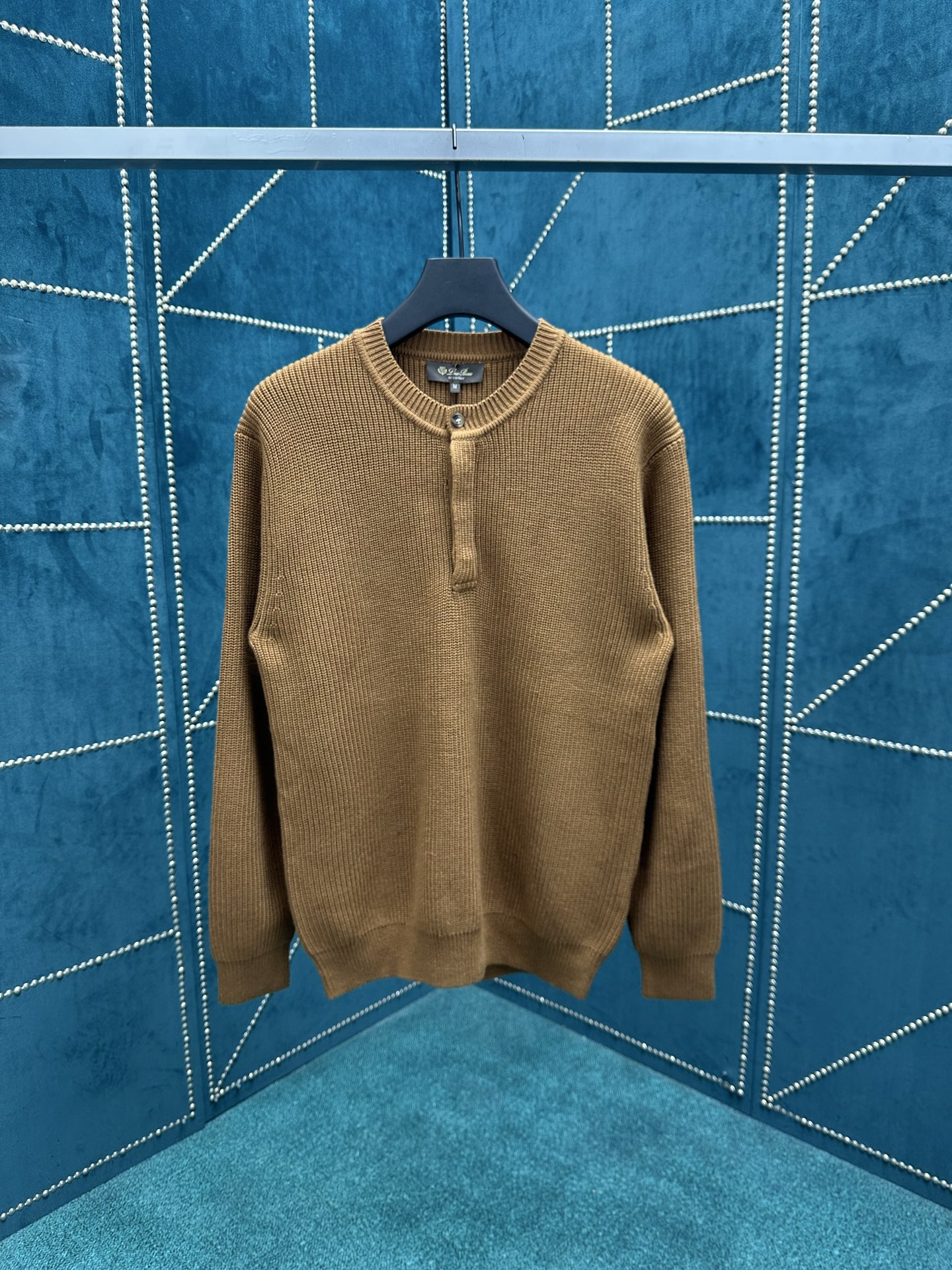 NO:524961,LP 25ss new knitted sweater button round neck khaki men's high version S.M.L.XL.XXL.,loro piano,sweaters,alexander wang19860909LP 25ss新款针织毛衣纽扣圆领 卡其色 男款高版本 码数S.M.L.XL.XXL.,,loro piana,sweaters,alexander wang,Men's clothing