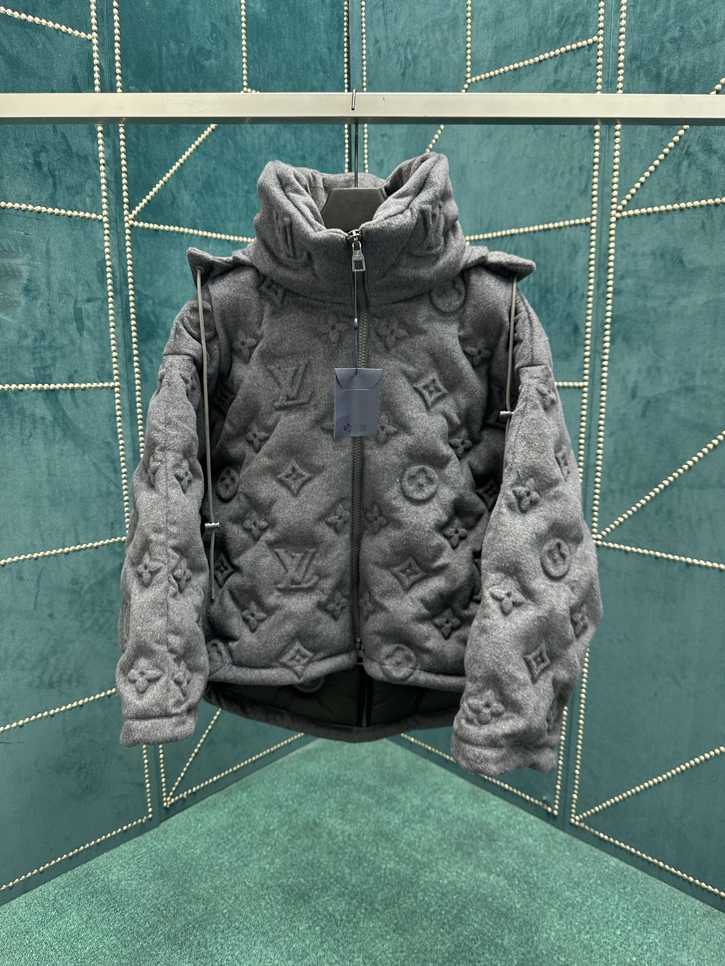 NO:524955,Donkey 25ss hot-printed embossed jacket, down jacket, dark gray, same style for men and women, high version, code count: 42.44.46.48,,louis vuitton,louis vuitton,jackets & coats,down jacket,alexander wang19860909驴家 25ss爆款满印浮雕压花夹克羽绒服 深灰色 男女同款 高版本 码数:42.44.46.48,,louis vuitton,louis vuitton,jackets & coats,down jacket,alexander wang,Men's clothing