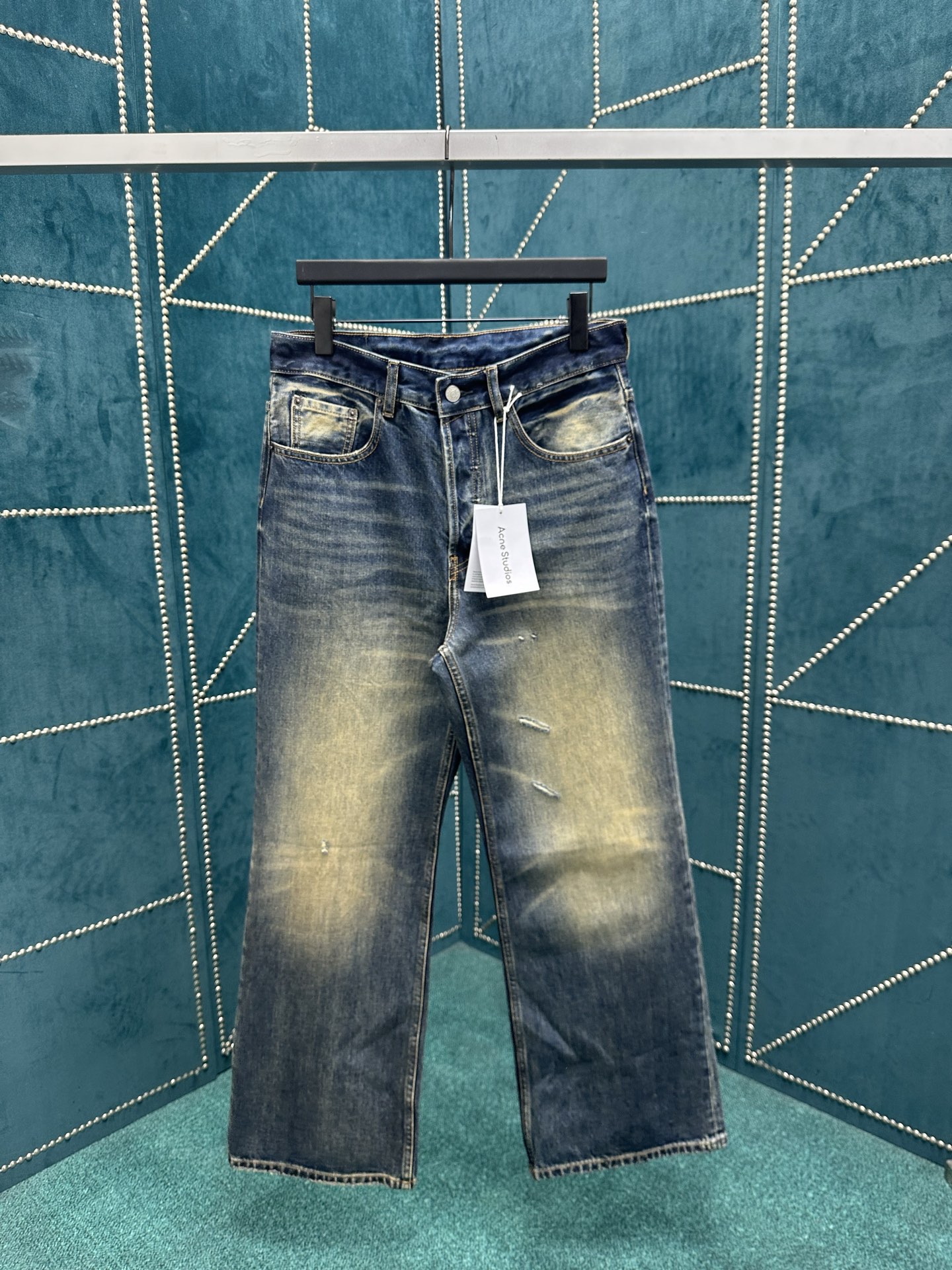 NO:524937,Acne 25ss new old button placket jeans 2010M men and women, high version 29.30.31.32.33.,,acne studios,jeans,alexander wang19860909Acne 25ss新款做旧纽扣门襟牛仔裤 2010M男女同款 高版本 码数29.30.31.32.33.,,acne studios,jeans,alexander wang,Men's clothing