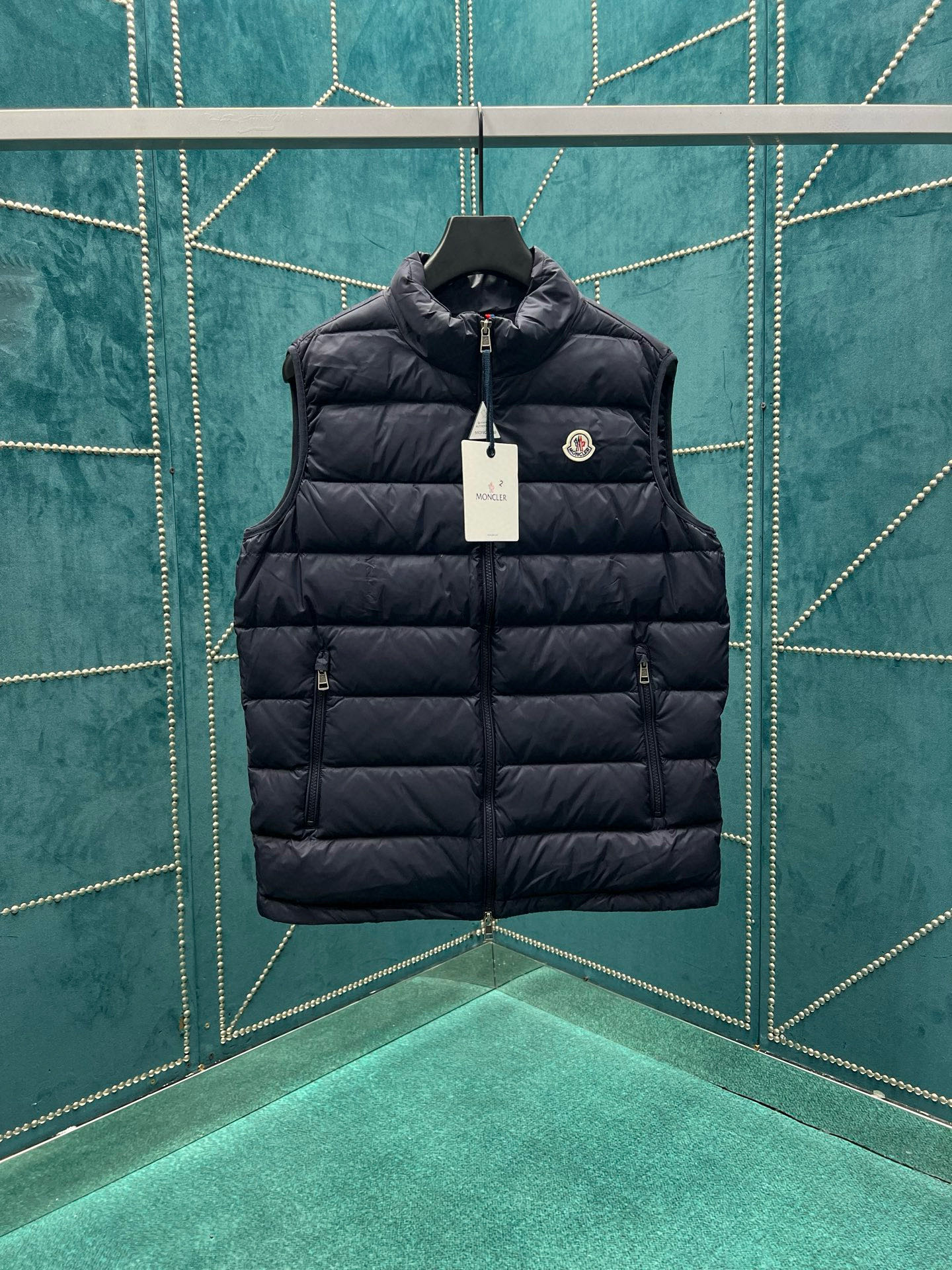 NO:523898,The new solid color logo down vest for men with a 25ss masked mouth, high-version, 2.3.4.5., Moncler, down jacket, alexander wang19860909蒙口25ss新款纯色logo羽绒马甲男款 高版本 码数2.3.4.5.,,Moncler,down jacket,alexander wang,Men's clothing