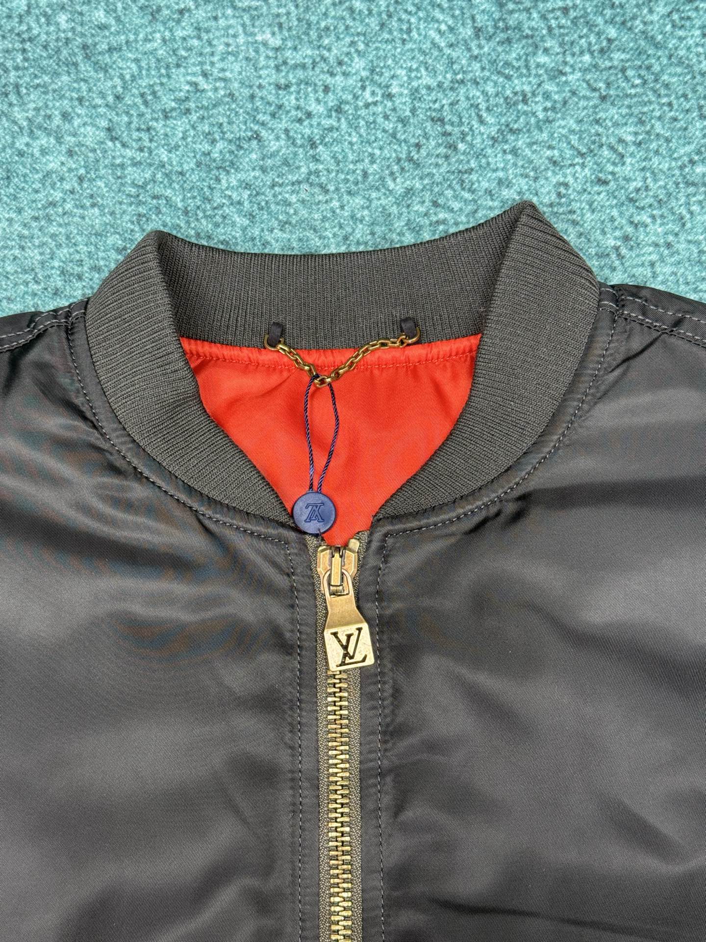 驴家 25ss新款短款飞行员夹克本款锦纶飞行员夹克以短款剪裁亮相 Pharrell Williams 和