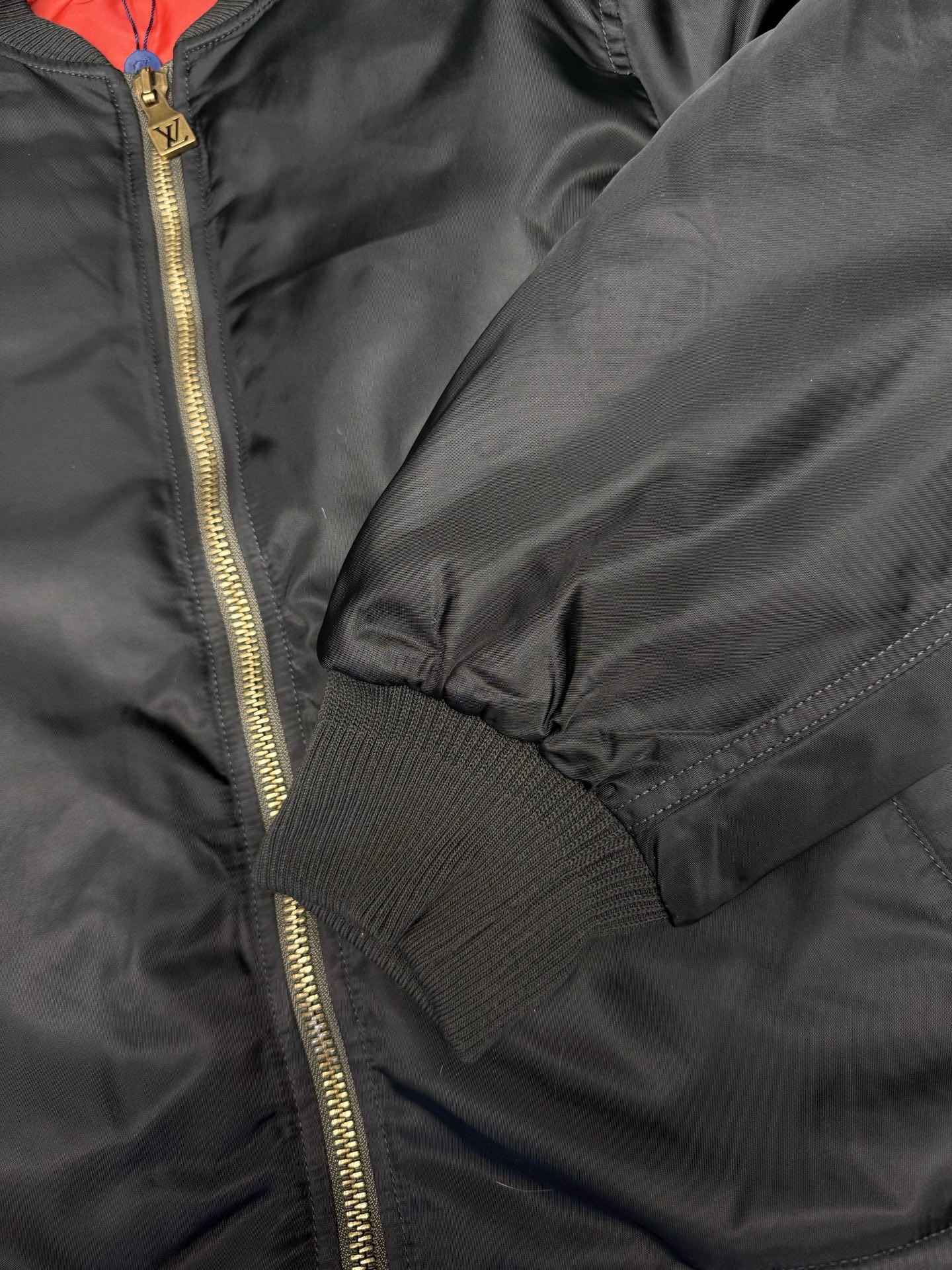 驴家 25ss新款短款飞行员夹克本款锦纶飞行员夹克以短款剪裁亮相 Pharrell Williams 和