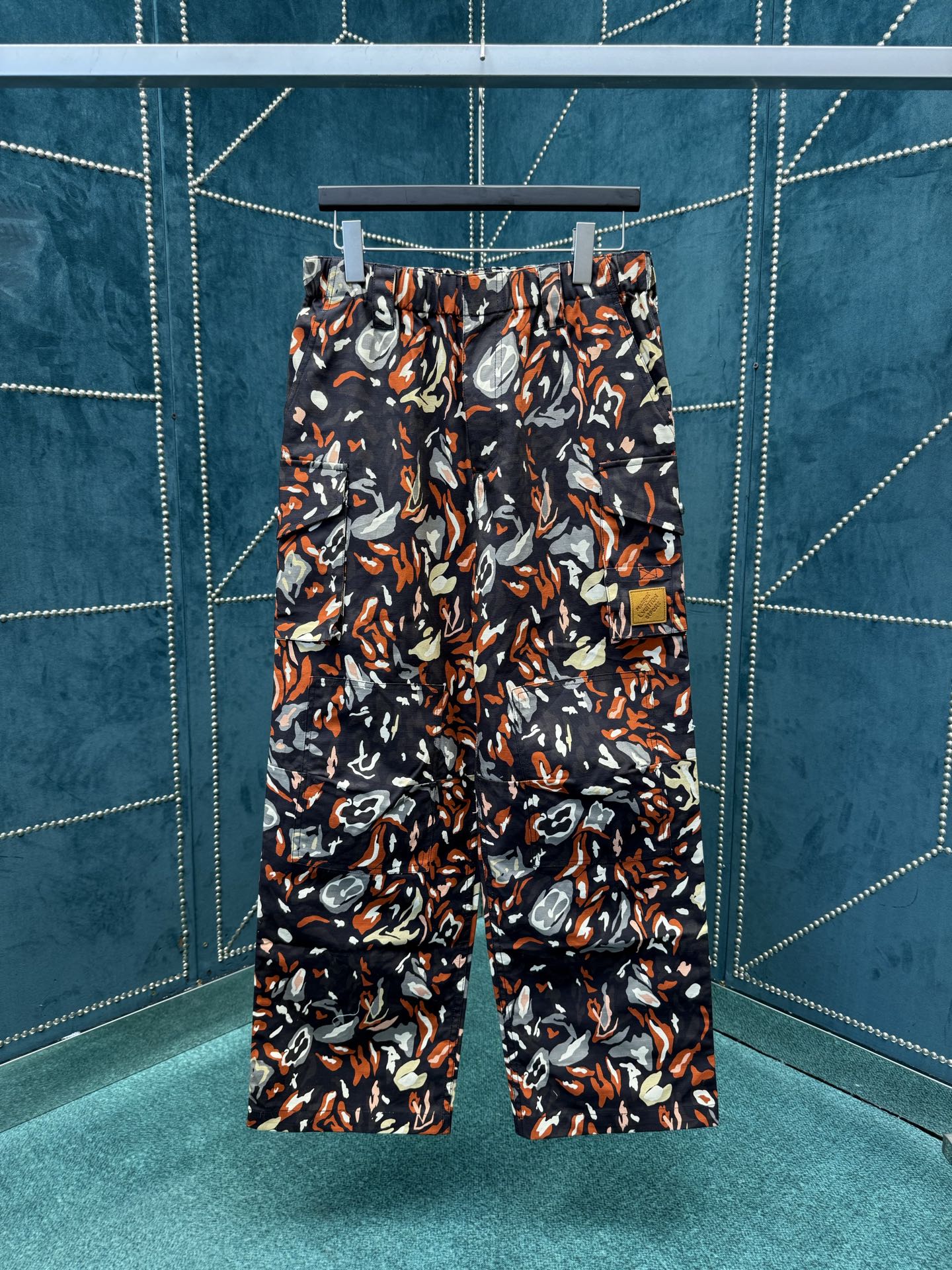 NO:527072,Donkey 25ss new Nigo co-branded model camouflage multi-pocket design trousers work pants men's size S.M.L.XL.,,louis vuitton,louis vuitton,alexander wang19860909驴家25ss新款 Nigo 联名款迷彩多口袋设计长裤工装裤 男款 码数S.M.L.XL.,,louis vuitton,louis vuitton,alexander wang,Men's clothing