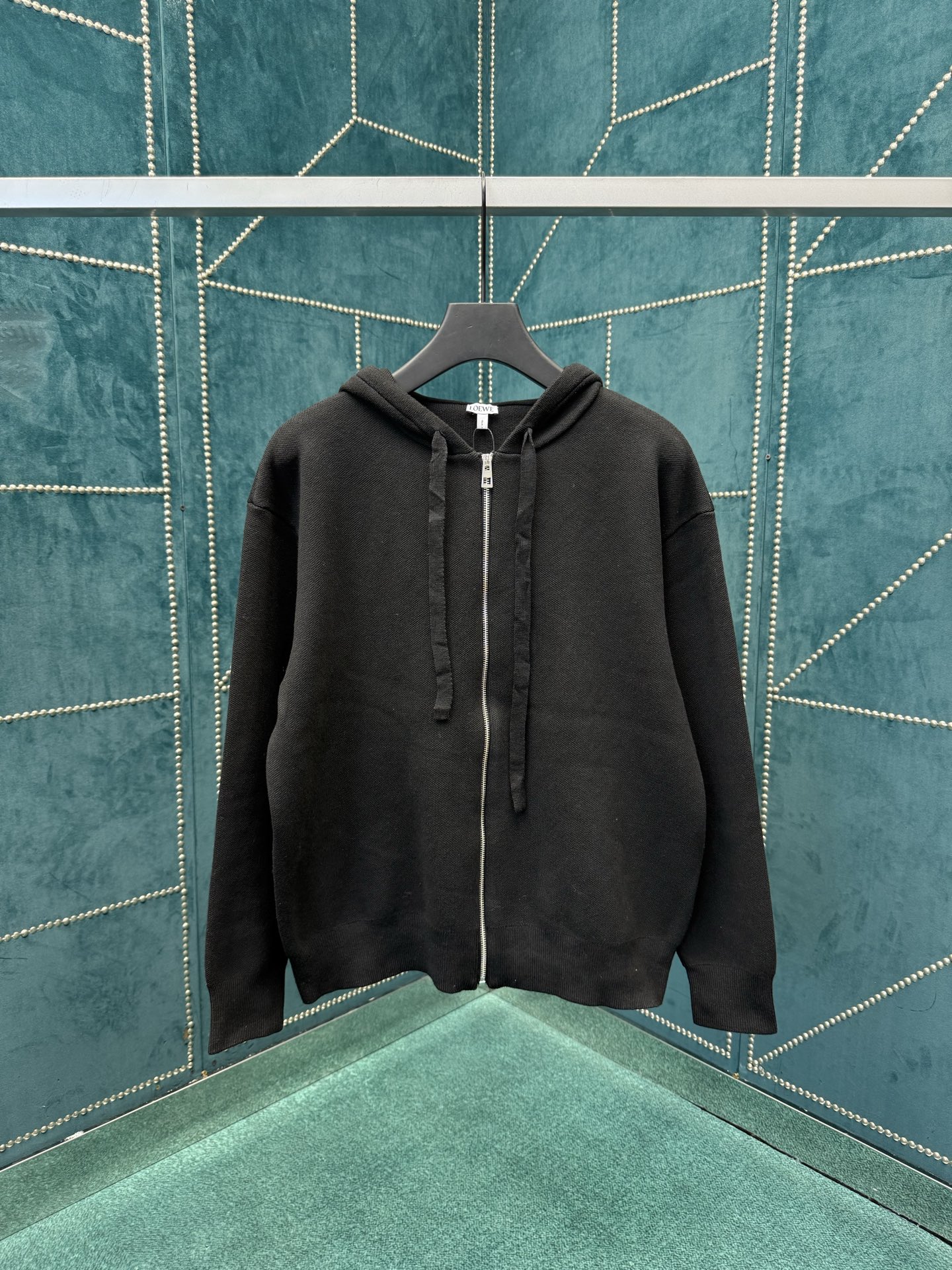 NO:528206,Loewe 25ss new wool Anagram zipper hoodie medium weight compact wool hoodie with padded back 3D Anagram S.M.L.XL.,,loewe,hats,alexander wang19860909罗意威25ss新款羊毛 Anagram 拉链连帽衫 中克重紧凑羊毛连帽衫,背面饰有衬垫3D Anagram 码数S.M.L.XL.,,loewe,hats,alexander wang,Men's clothing