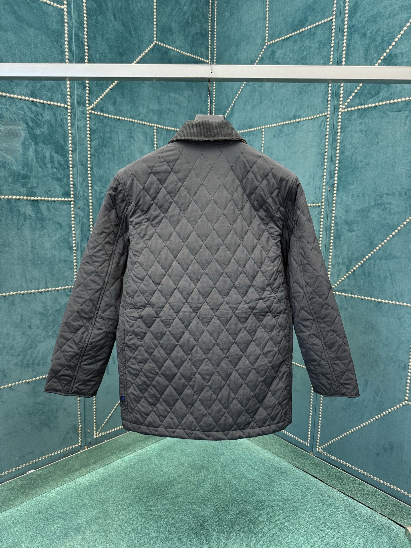 巴宝莉 25ss新款绗缝夹克 胸口饰有经典logo刺绣 高版本 码数：S.M.L.XL.