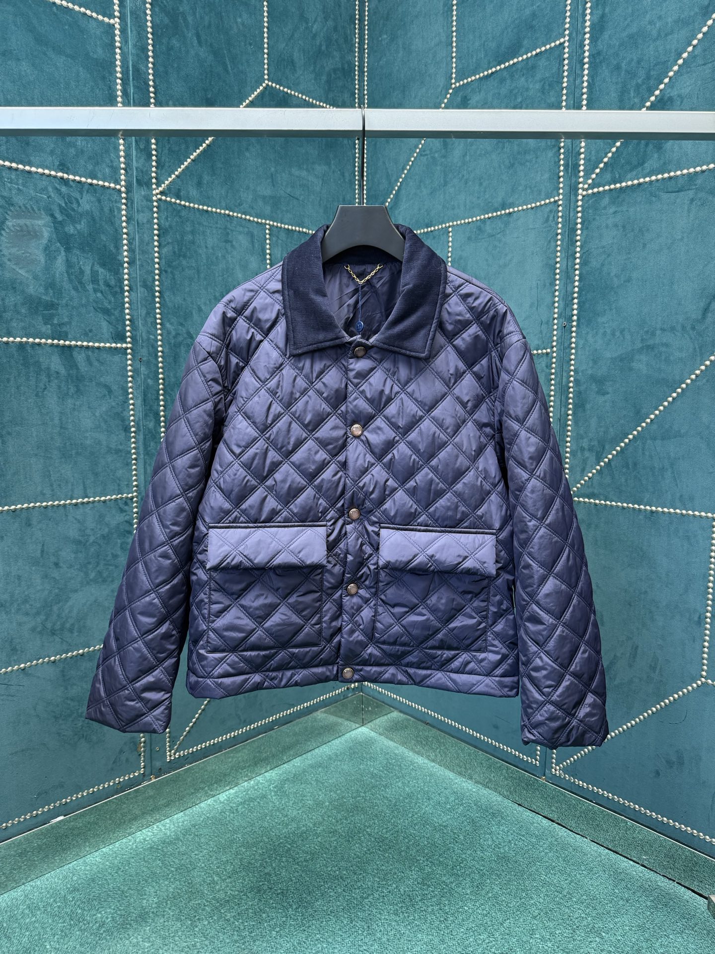 NO:527083,Donkey 25ss new quilted jacket with classic buttons and pockets on the hem. High-version S.M.L.XL.,,louis vuitton,louis vuitton,jackets & coats,alexander wang19860909驴家25ss新款本绗缝夹克 饰有经典纽扣 下摆有口袋 高版本 码数S.M.L.XL.,,louis vuitton,louis vuitton,jackets & coats,alexander wang,Men's clothing