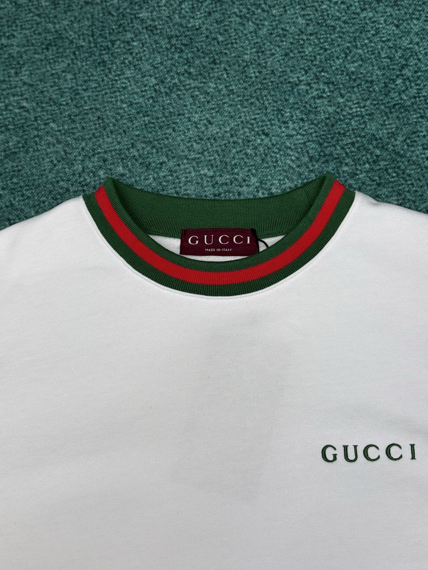 G家 25ss新款饰织带珠地棉卫衣这款白色双面珠地棉卫衣匠心融蕴条纹织带滚边和Gucci刺绣。码数：S.