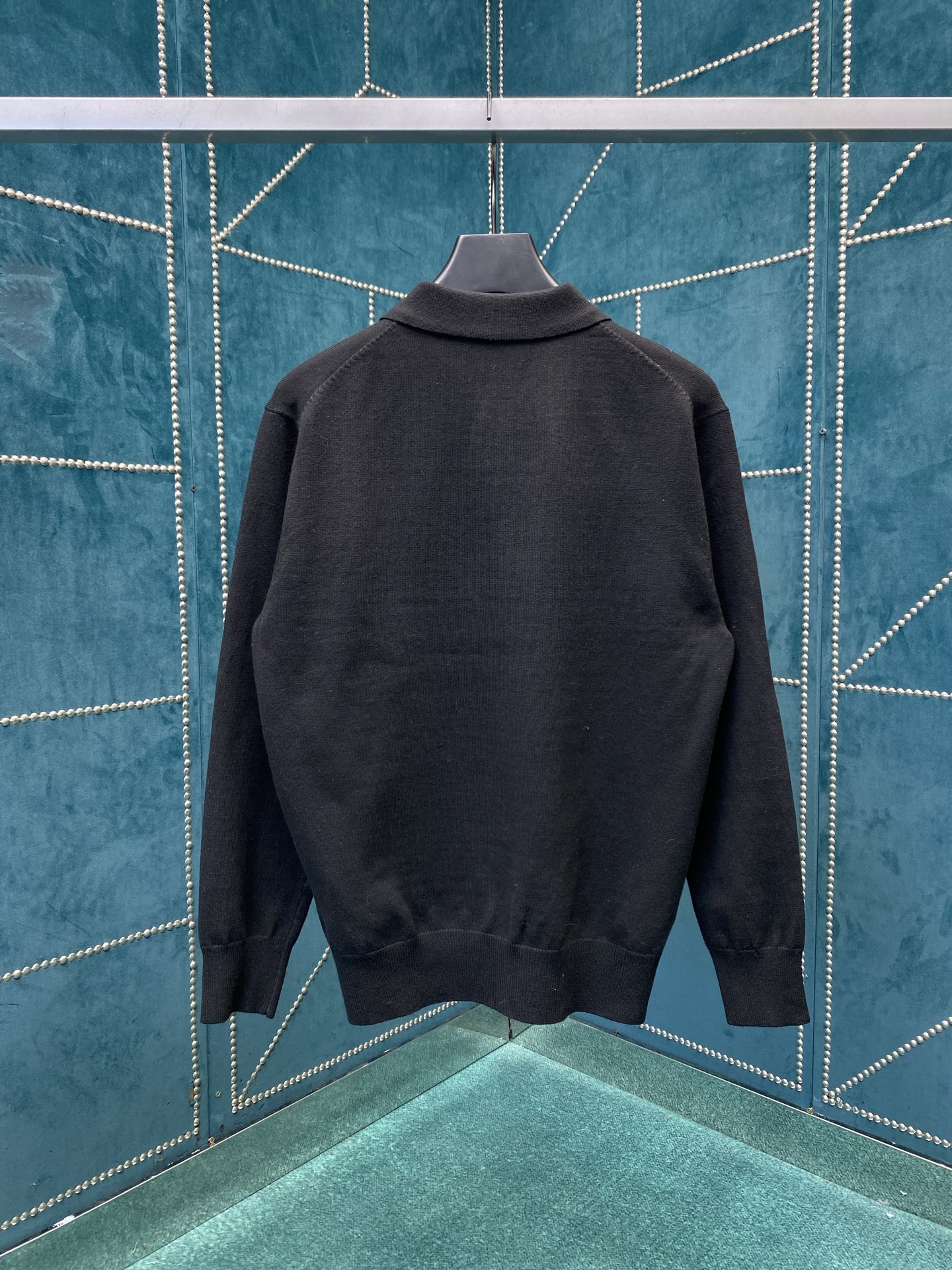 普拉达 25ss新款长袖羊毛Polo毛衣这款Polo毛衣是衣橱中的经典单品，造型细致，运动风格优雅，采用