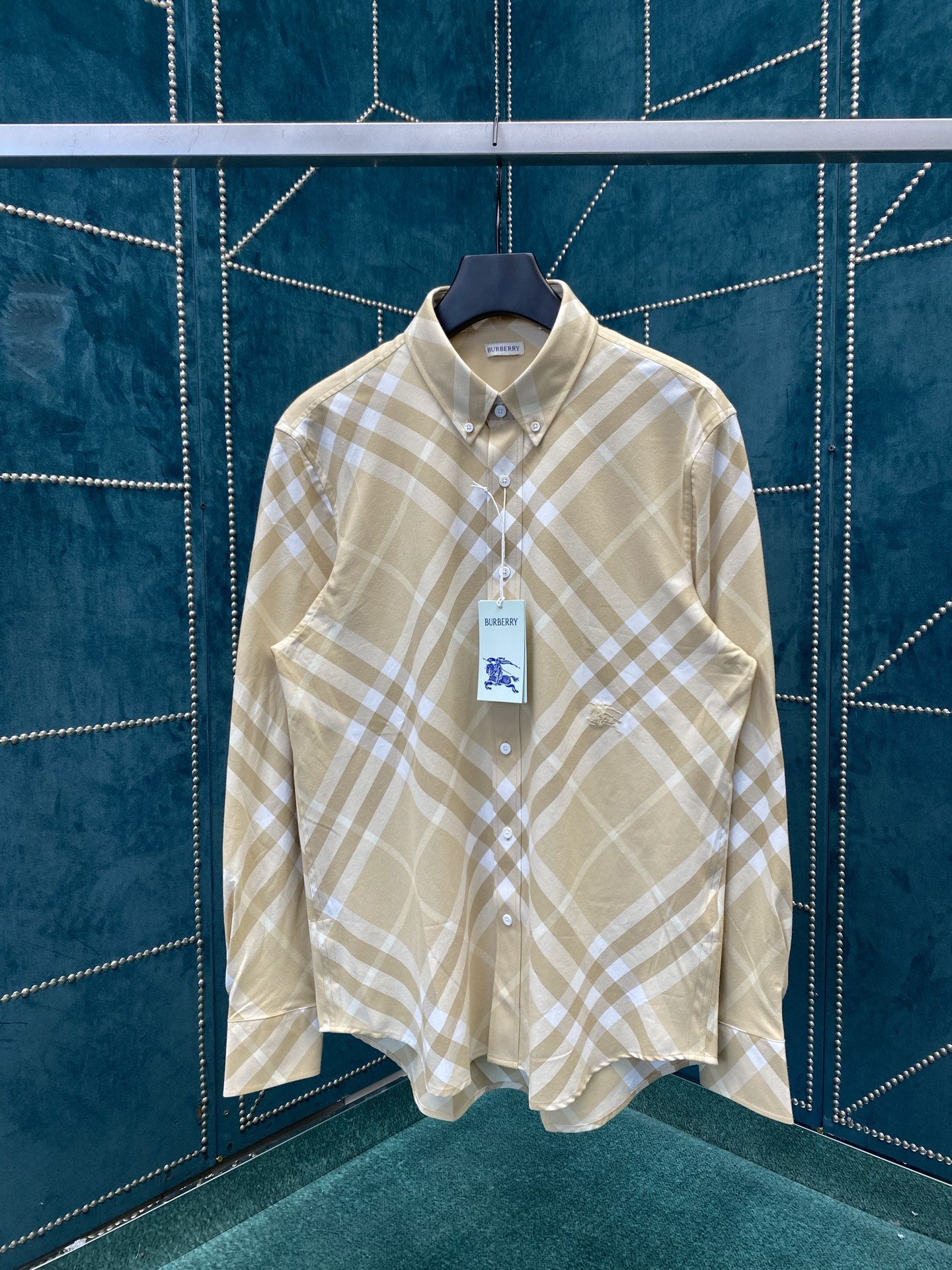 NO:570137,Burberry 25ss new stripe embroidery, decorated with classic knight embroidery, high version, size S.M.L.XL.XXL.,,burberry,alexander wang19860909巴宝莉25ss新款条纹刺绣 饰有经典骑士刺绣 高版本 码数S.M.L.XL.XXL.,,burberry,alexander wang,Men's clothing