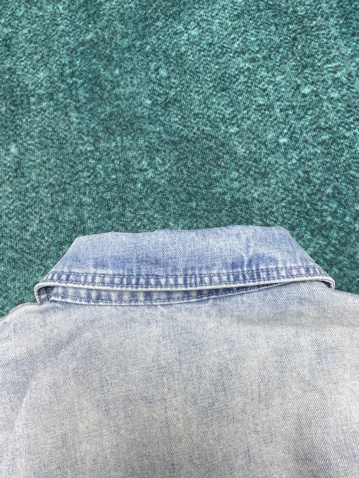 迪奥 25ss新款CD新款水洗拼接刺绣牛仔外套 定制石磨水洗棉质丹宁牛仔布面料重度洗水磨白工艺，定制辅料