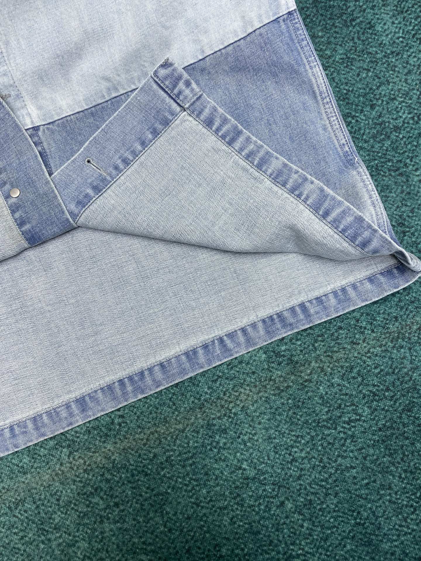 迪奥 25ss新款CD新款水洗拼接刺绣牛仔外套 定制石磨水洗棉质丹宁牛仔布面料重度洗水磨白工艺，定制辅料