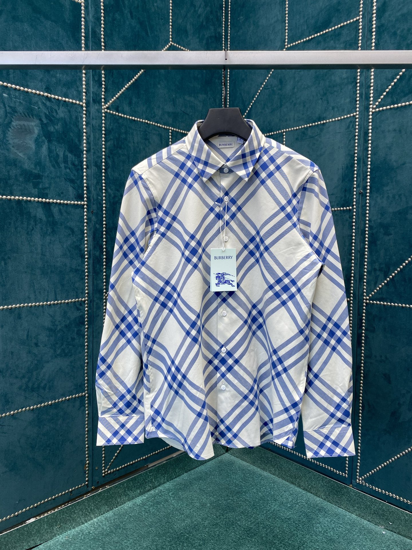 NO:570140,Burberry's new classic striped patchwork contrasting color long-sleeved shirt, high version, size S.M.L.XL.XXL.,,burberry,shirts,alexander wang19860909巴宝莉新款经典条纹拼接撞色长袖衬衫 高版本 码数S.M.L.XL.XXL.,,burberry,shirts,alexander wang,Men's clothing