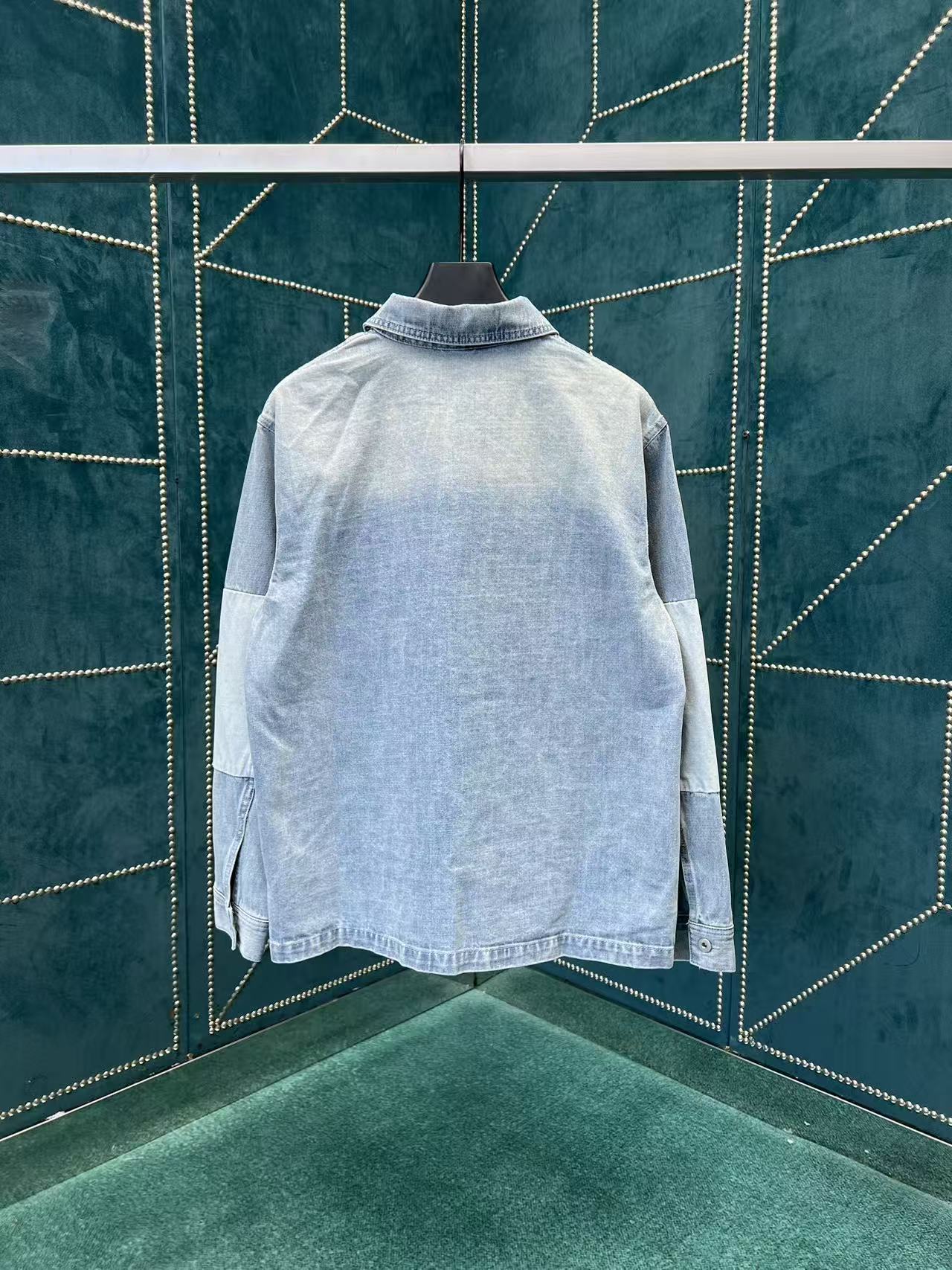 迪奥 25ss新款CD新款水洗拼接刺绣牛仔外套 定制石磨水洗棉质丹宁牛仔布面料重度洗水磨白工艺，定制辅料