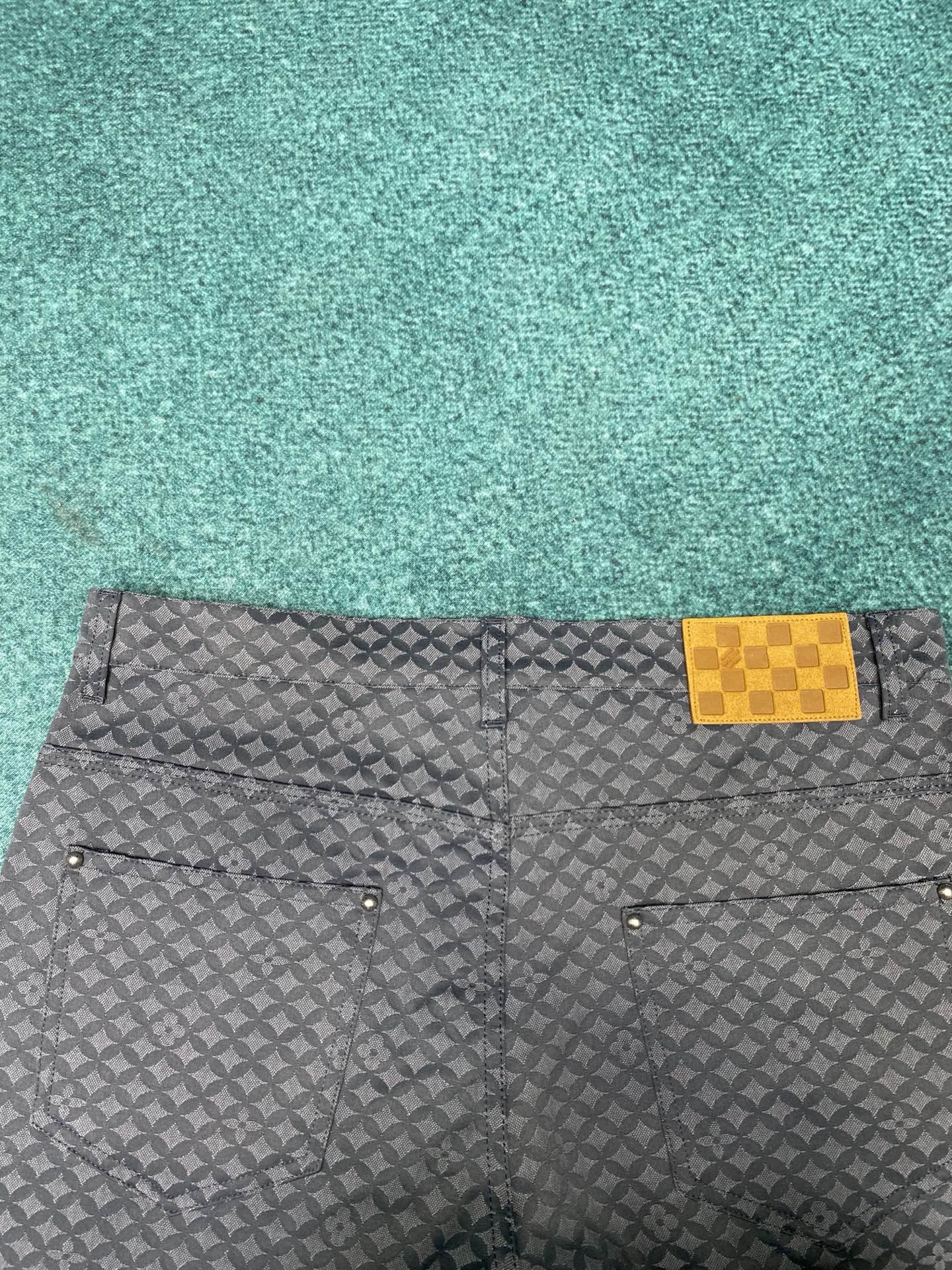 驴家 25ss新款nigo联名满印老花口袋皮牌珍珠扣长裤 码数：S.M.L.XL.