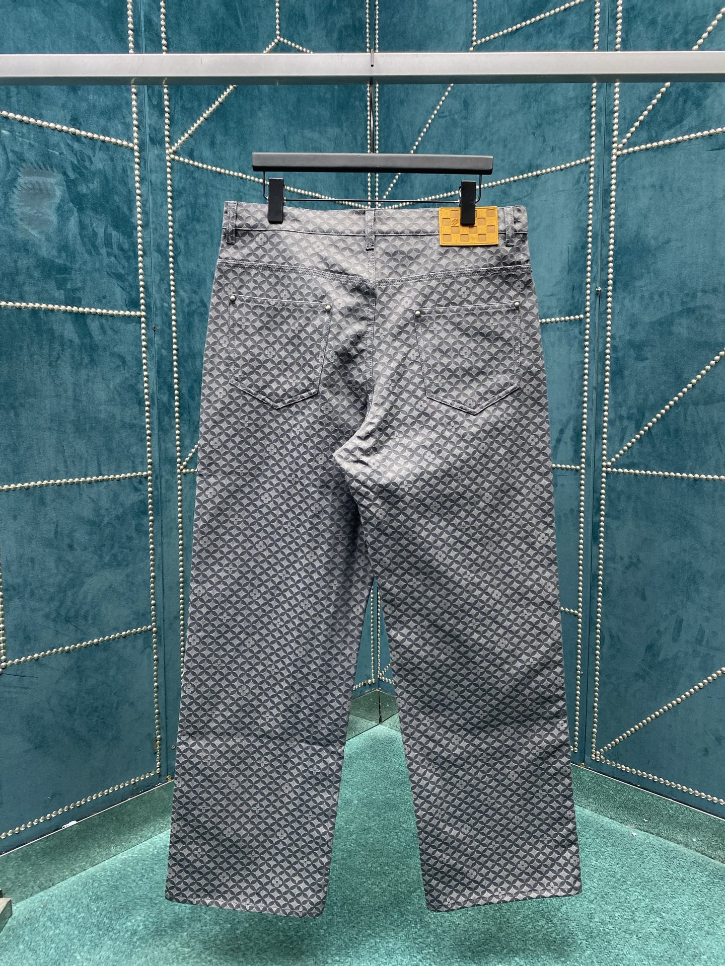 驴家 25ss新款nigo联名满印老花口袋皮牌珍珠扣长裤 码数：S.M.L.XL.