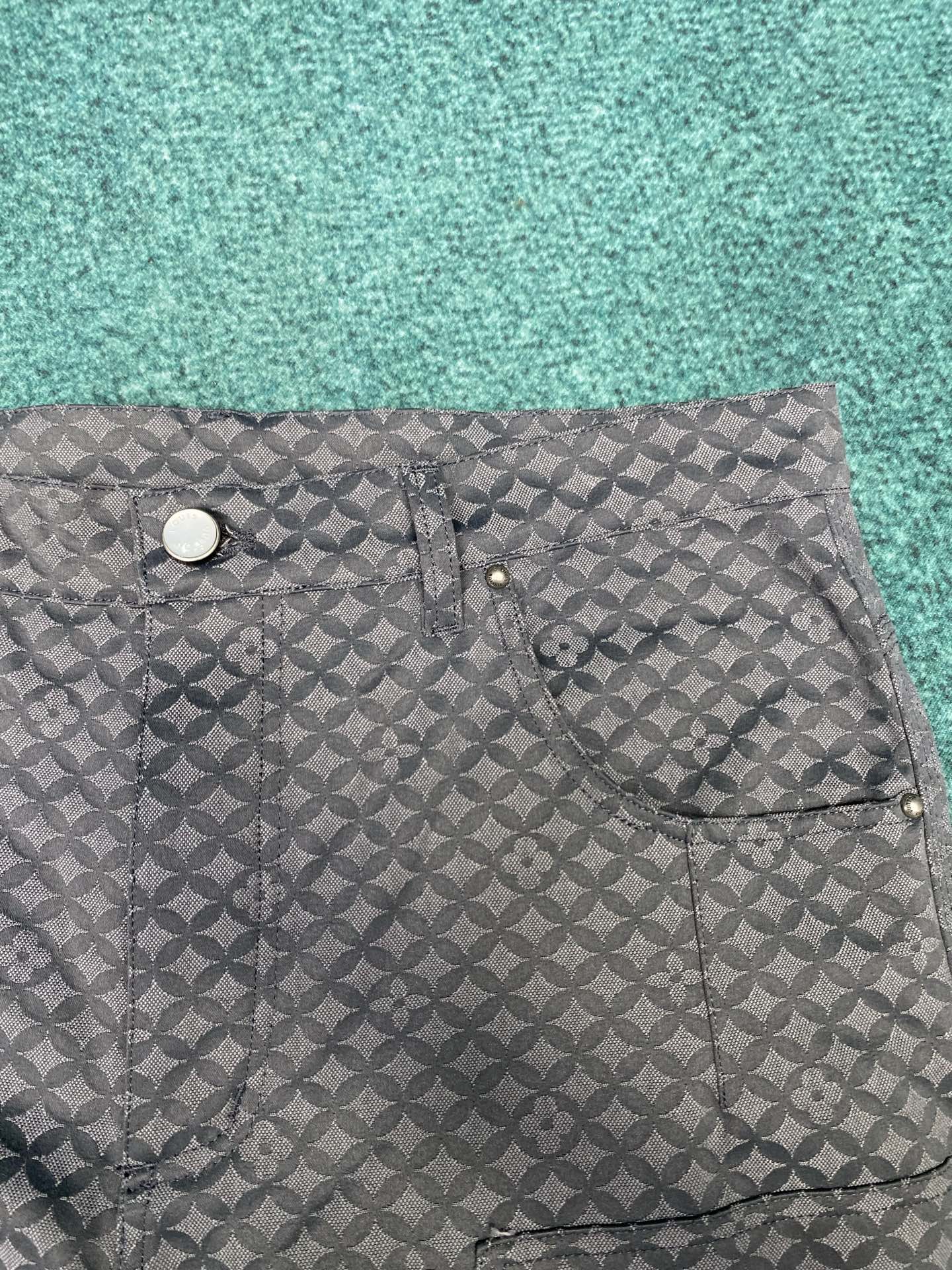 驴家 25ss新款nigo联名满印老花口袋皮牌珍珠扣长裤 码数：S.M.L.XL.