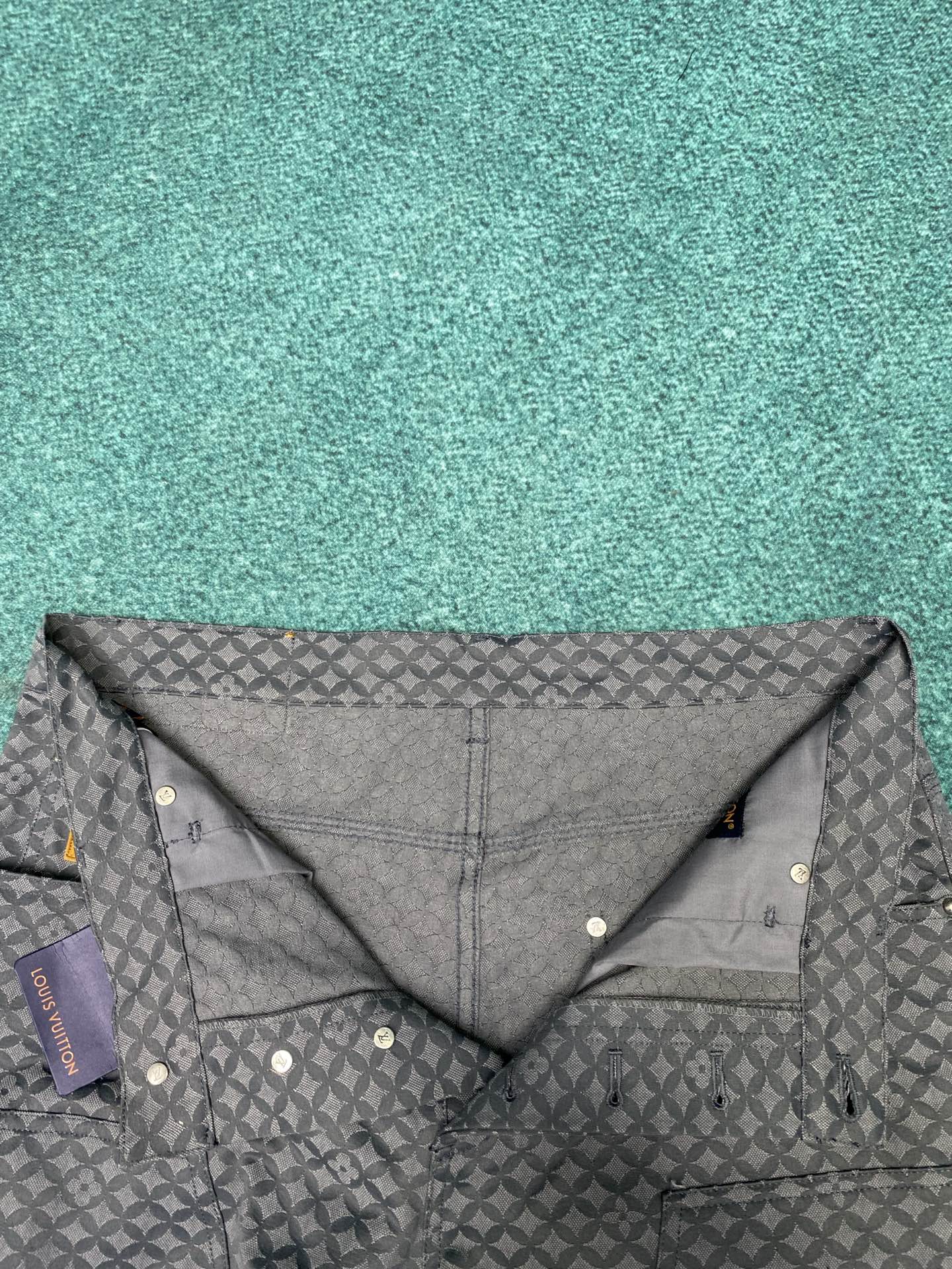 驴家 25ss新款nigo联名满印老花口袋皮牌珍珠扣长裤 码数：S.M.L.XL.