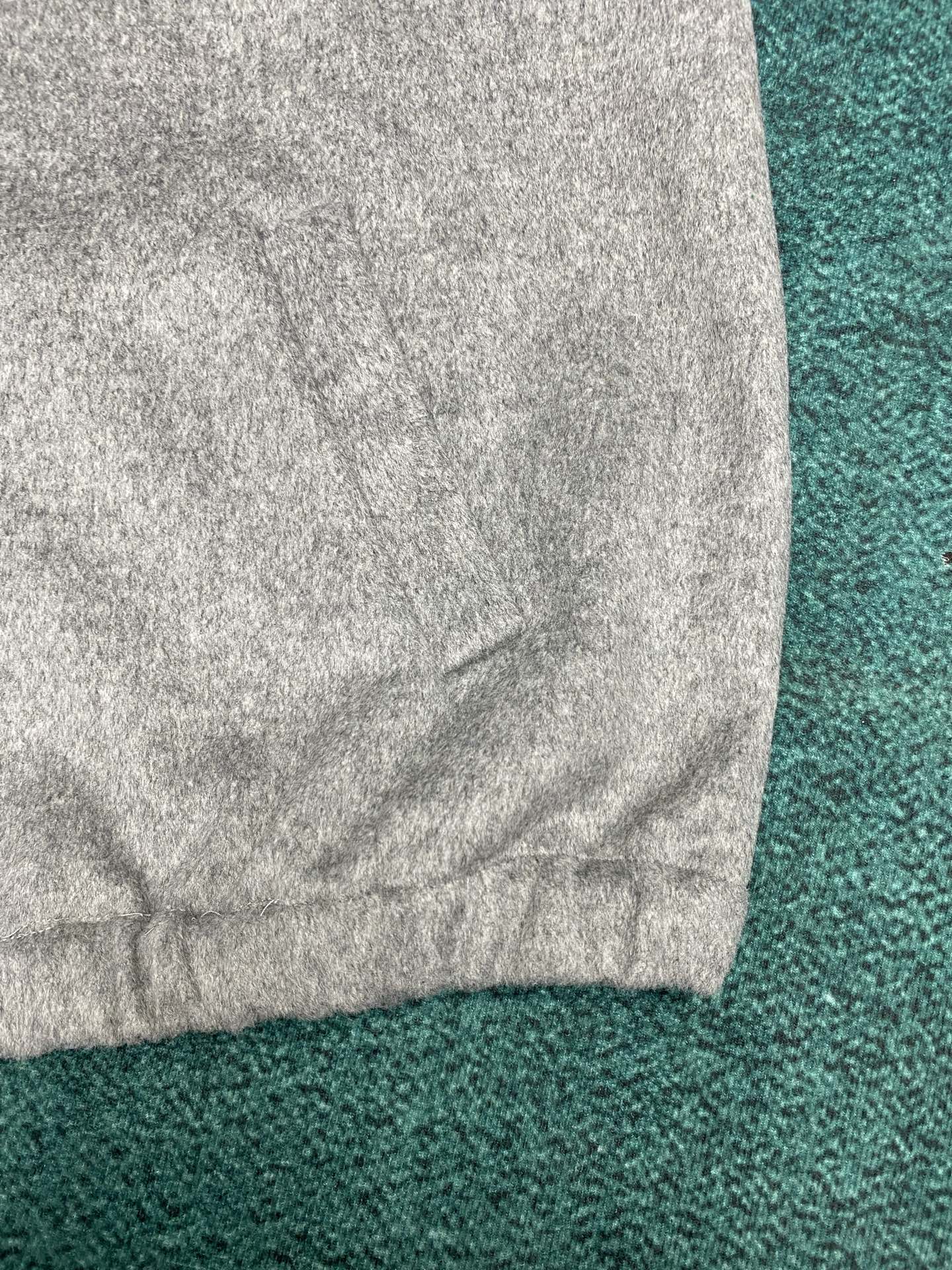 miumiu 25ss新款双层羊绒夹克这款双面羊绒夹克结合标志性剪裁和简约结构，彰显现代风格码数：36.