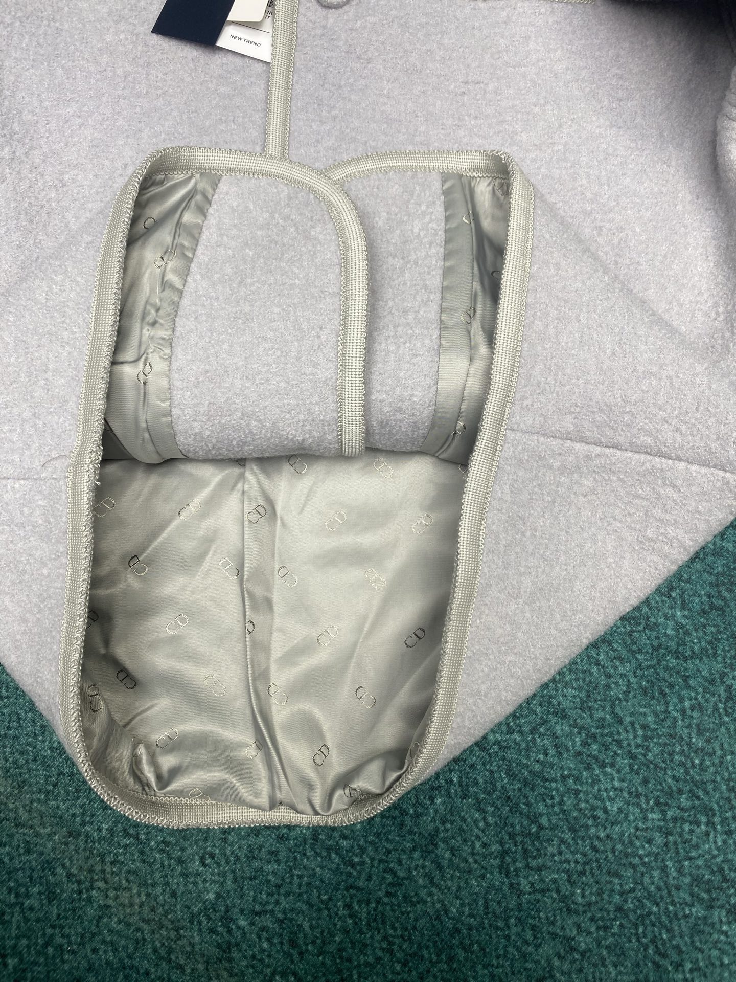 迪奥 25ss新款夏季男装系列 绵羊毛平纹针织夹克外套 男款 灰色 高版本 码数：S.M.L.