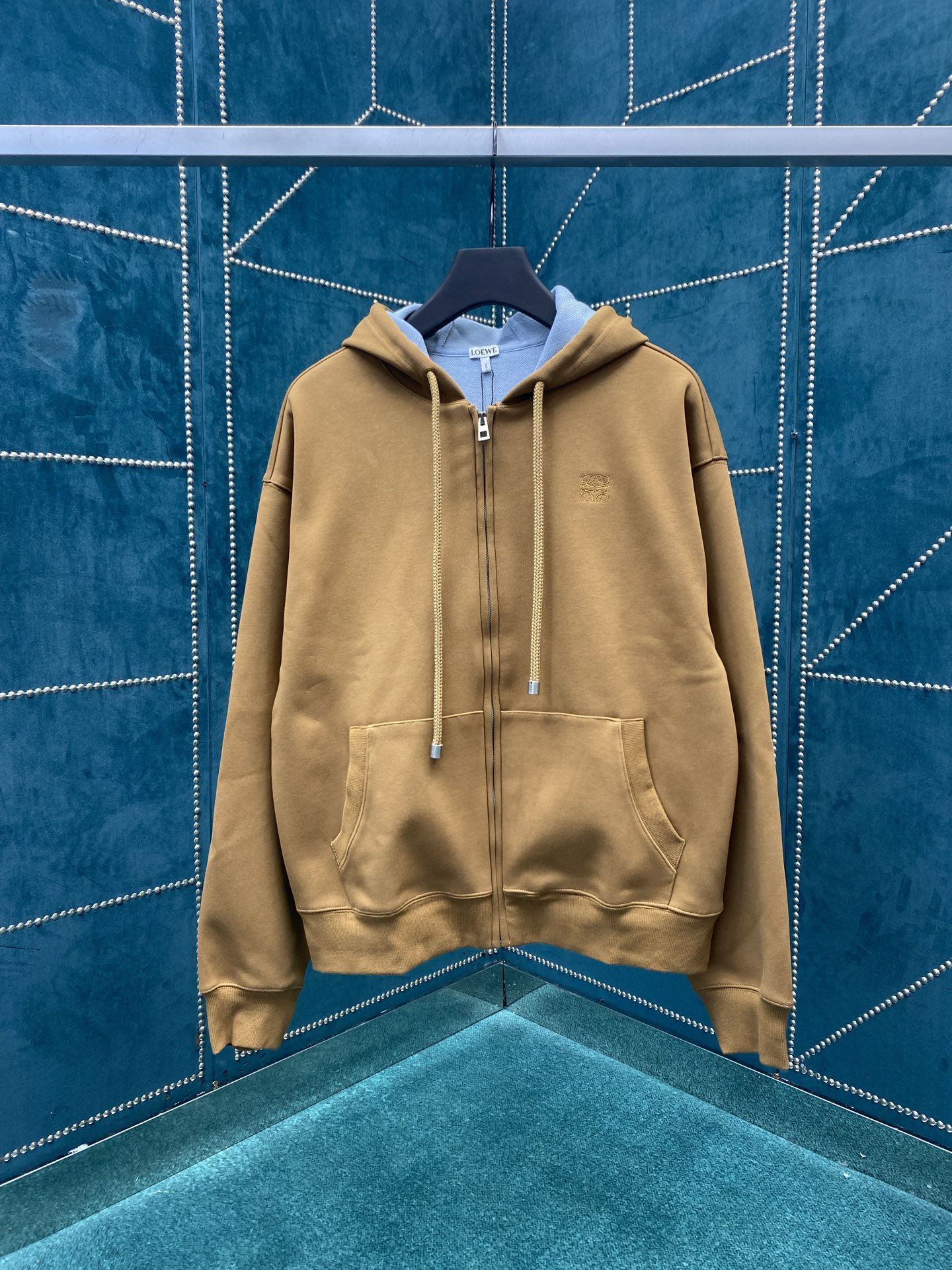 NO:571424,Loewe 25ss hooded drawstring zipper letter embroidered long-sleeved sweatshirt men's size S.M.L.XL.,,loewe,hoodie,sweatshirts,hats,alexander wang19860909罗意威25ss连帽抽绳拉链字母刺绣长袖卫衣 男款 码数S.M.L.XL.,,loewe,hoodie,sweatshirts,hats,alexander wang,Men's clothing